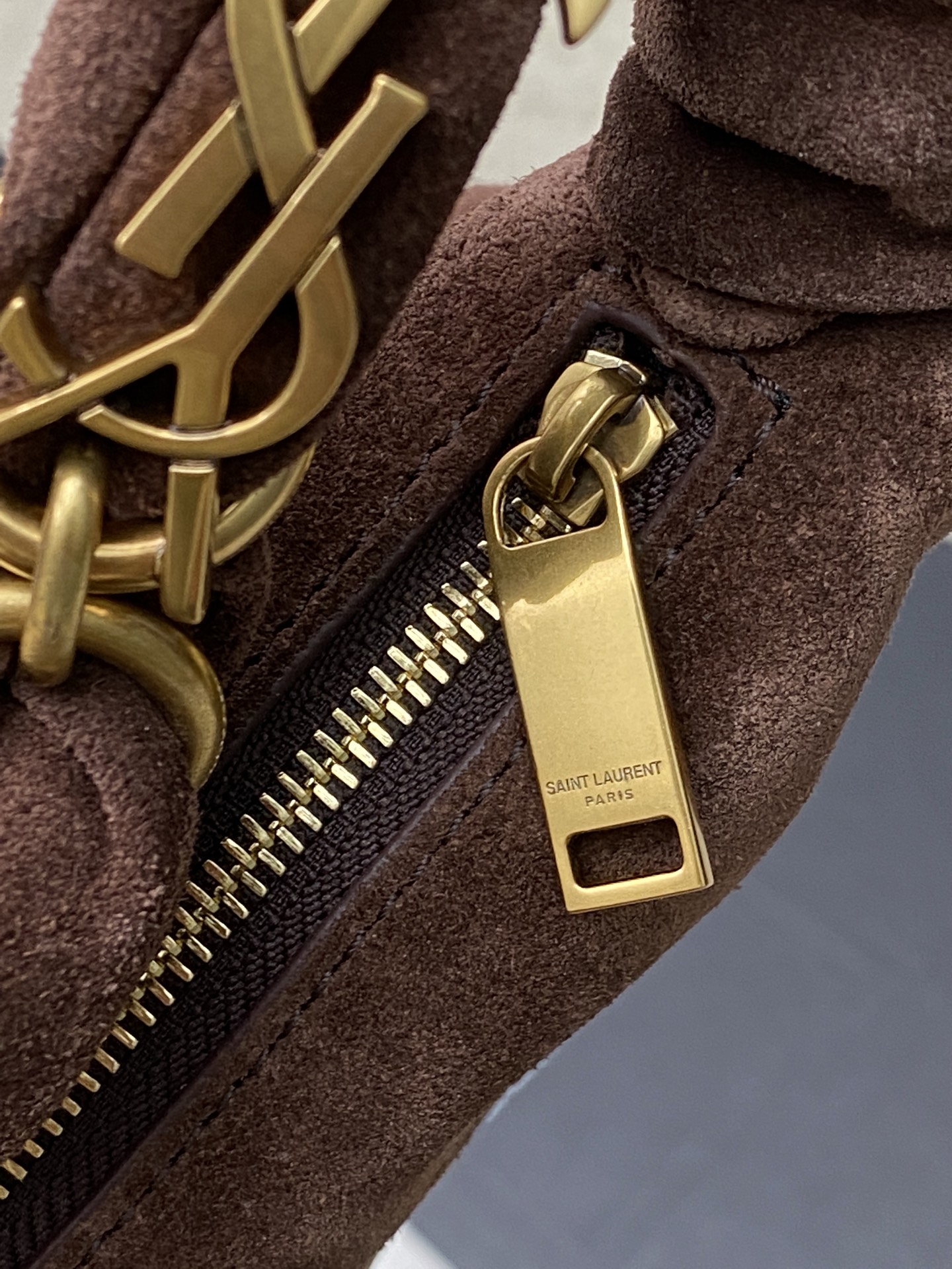 Saint Laurent 26S5 Amalia手袋 选用细腻侵染小羊皮 手感超柔软 质感满分6金属缠绕手柄设计