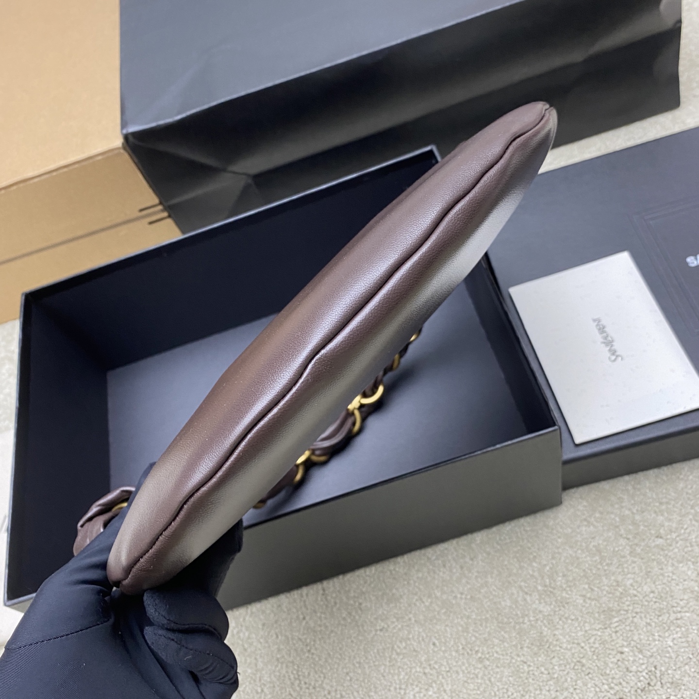 Saint Laurent 26S5 Amalia手袋 选用细腻侵染小羊皮 手感超柔软 质感满分6金属缠绕手柄设计