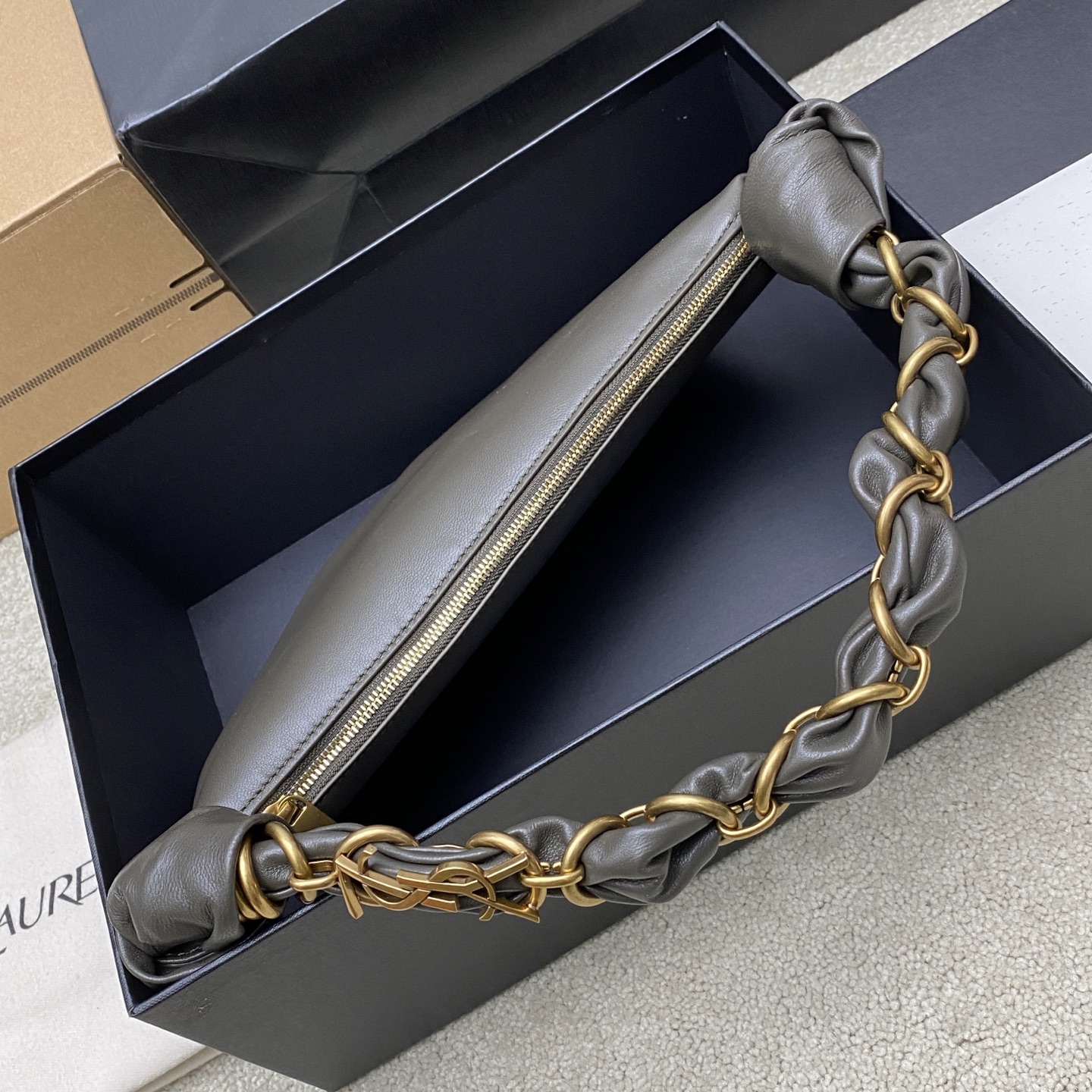 Saint Laurent 26S5 Amalia手袋 选用细腻侵染小羊皮 手感超柔软 质感满分6金属缠绕手柄设计