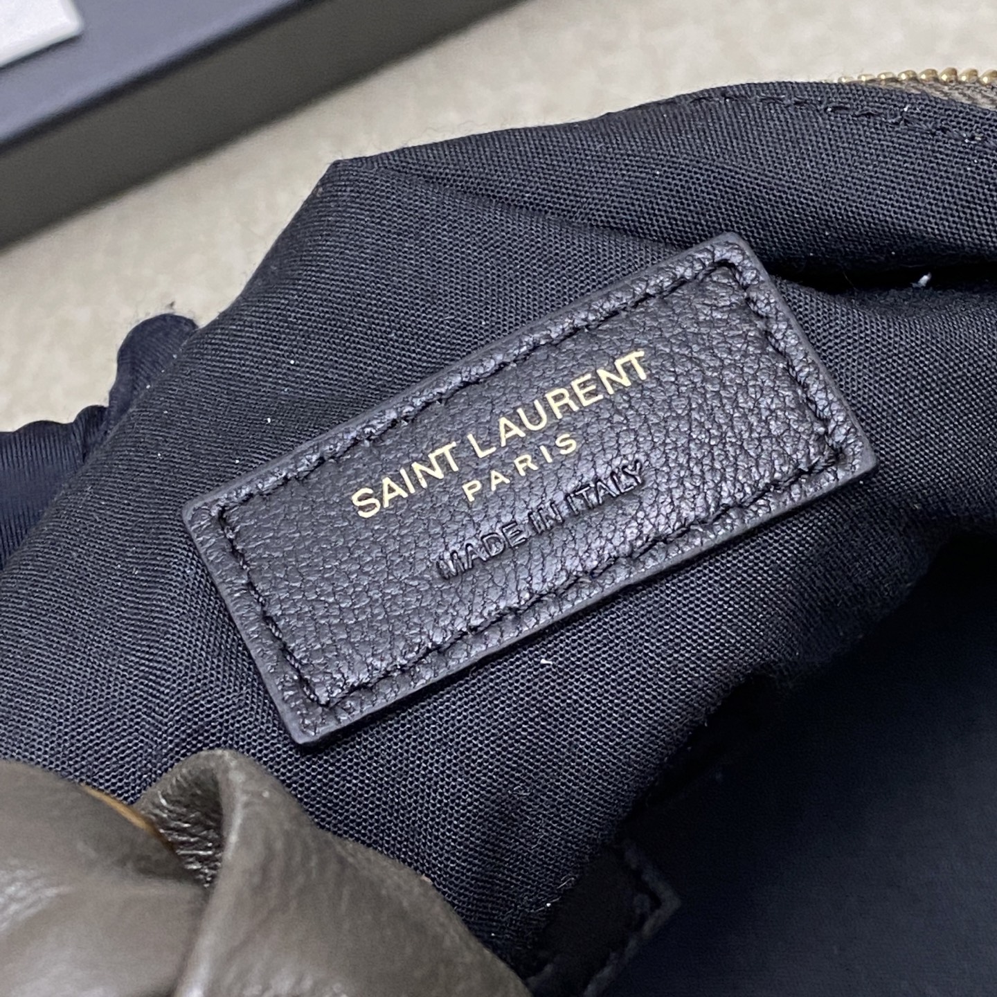 Saint Laurent 26S5 Amalia手袋 选用细腻侵染小羊皮 手感超柔软 质感满分6金属缠绕手柄设计