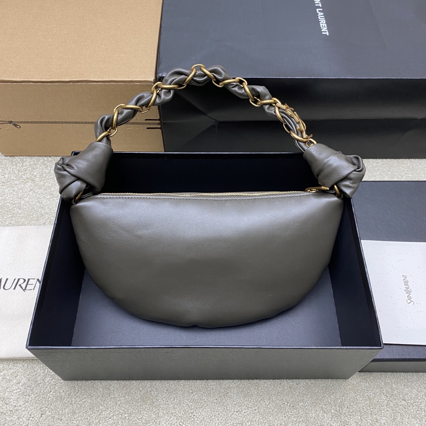 Saint Laurent 26S5 Amalia手袋 选用细腻侵染小羊皮 手感超柔软 质感满分6金属缠绕手柄设计