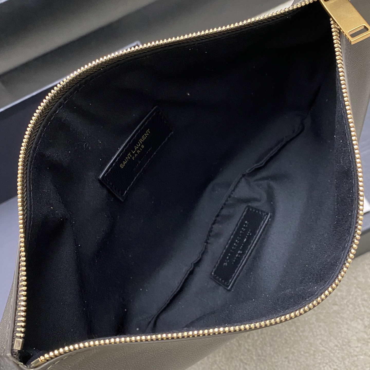 Saint Laurent 26S5 Amalia手袋 选用细腻侵染小羊皮 手感超柔软 质感满分6金属缠绕手柄设计