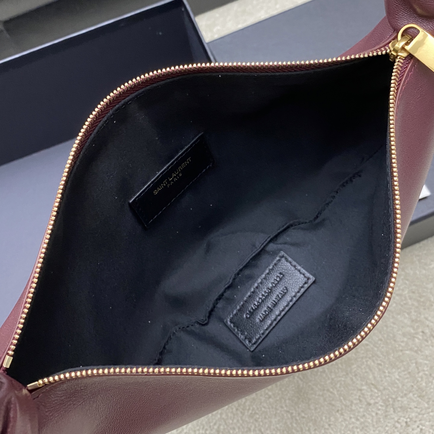 Saint Laurent 26S5 Amalia手袋 选用细腻侵染小羊皮 手感超柔软 质感满分6金属缠绕手柄设计