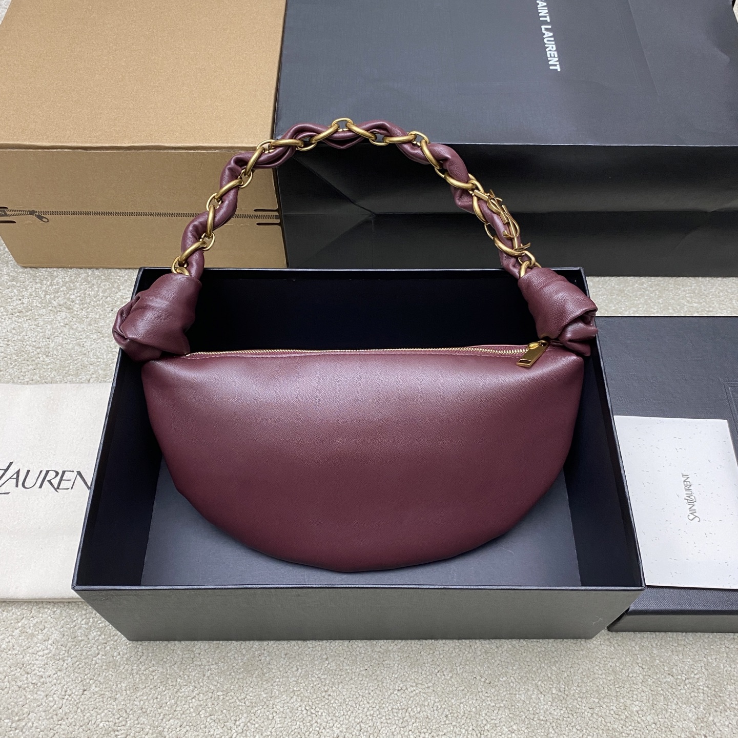 Saint Laurent 26S5 Amalia手袋 选用细腻侵染小羊皮 手感超柔软 质感满分6金属缠绕手柄设计