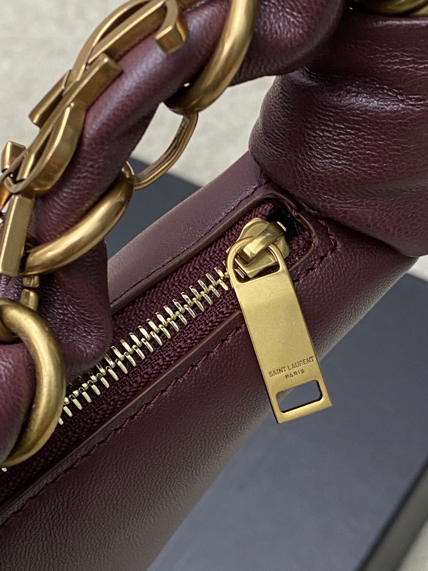 Saint Laurent 26S5 Amalia手袋 选用细腻侵染小羊皮 手感超柔软 质感满分6金属缠绕手柄设计