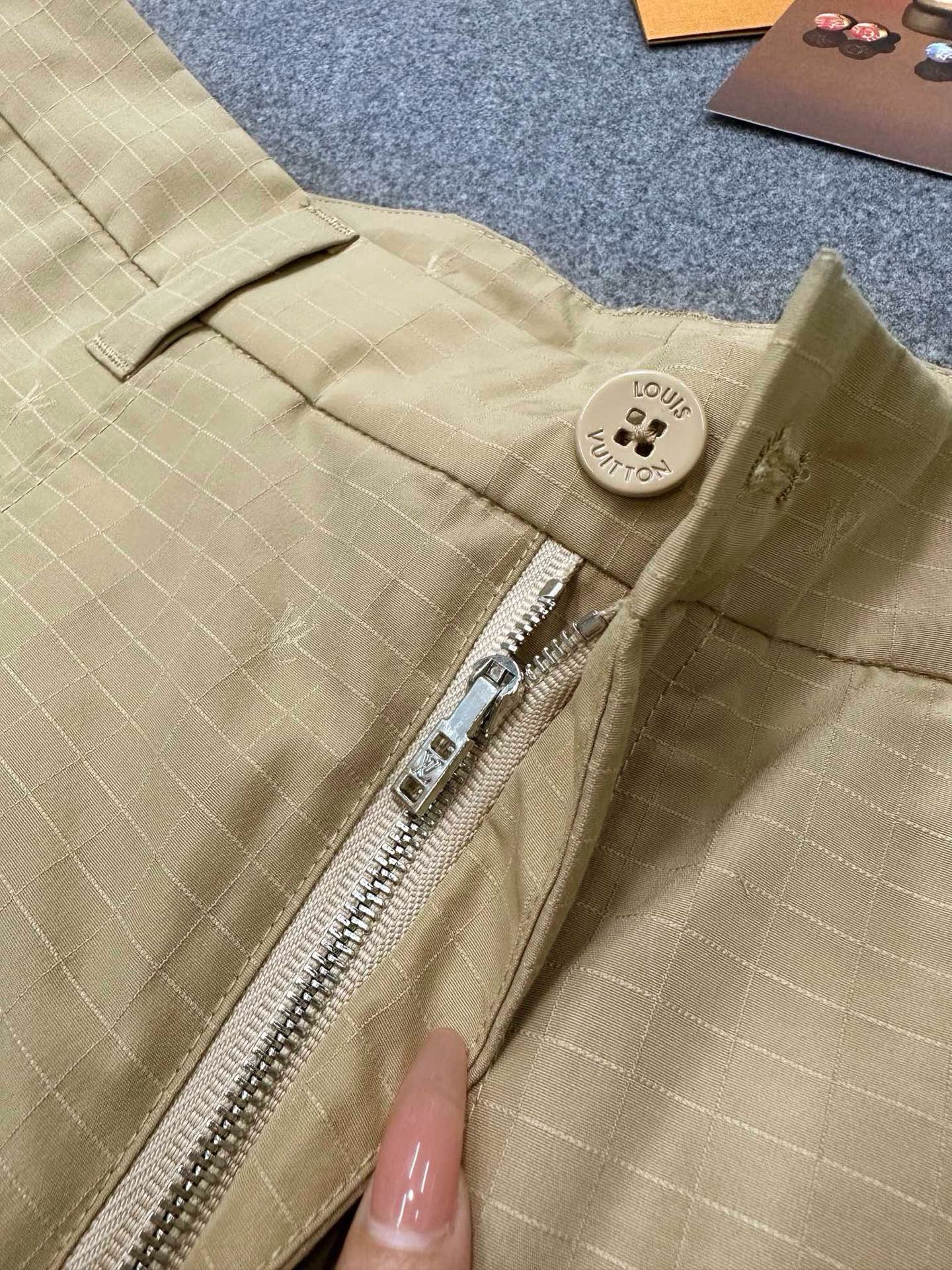 루이비통 남성 반바지 129727 Louis Vuitton Shorts 썸네일 이미지