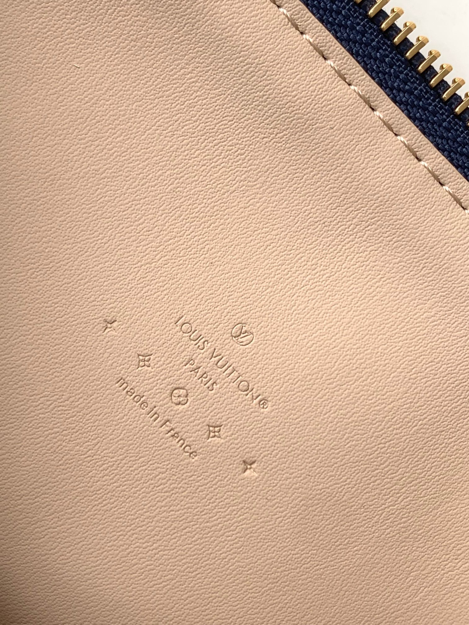 原厂皮M24564蓝色皮料是正品法国A级品质手工油边细节非常精致尺寸:26x20x12
