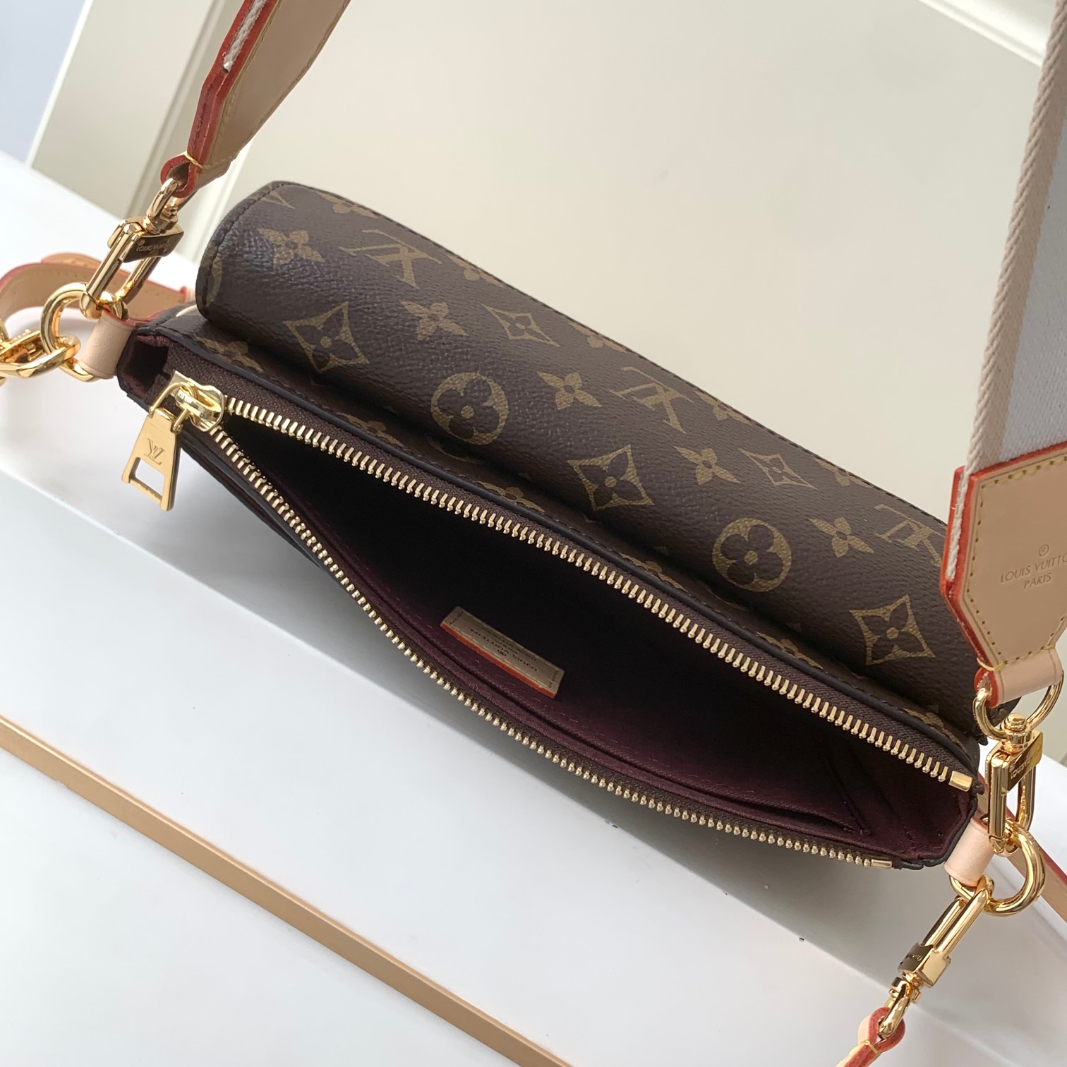原厂皮M46999老花芯片版皮料是正品法国A级品质手工油边细节非常精致尺寸:25x15x8