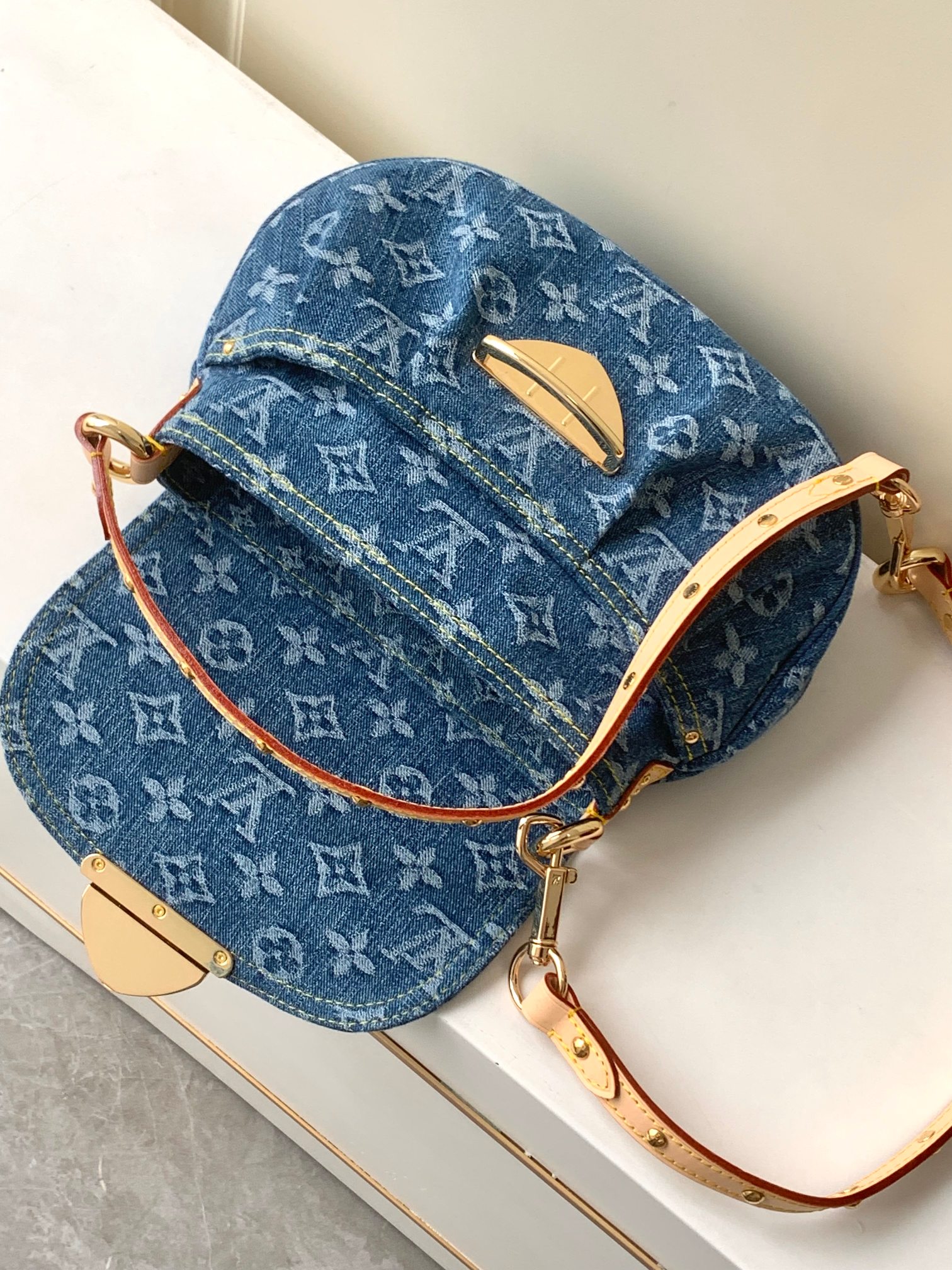原厂皮M46829蓝色皮料是正品法国A级品质手工油边细节非常精致尺寸:27x18x3