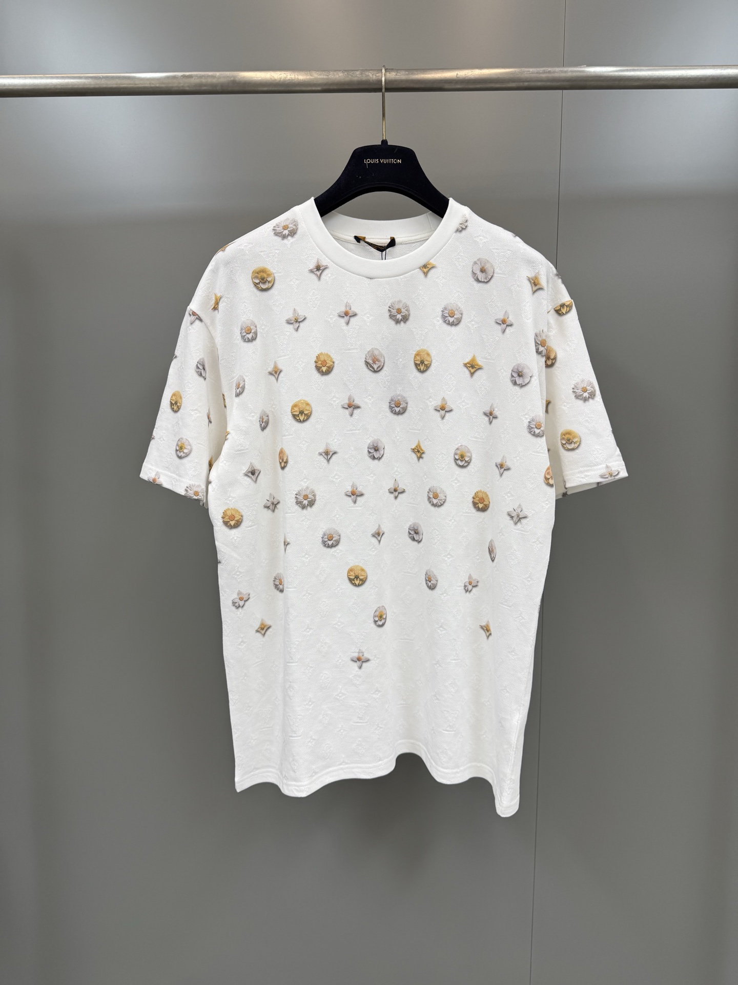 NO:780633,Lujia high version 26 early spring new spring series printed letter jacquard short-sleeved round neck T-shirt!,Louis Vuitton-clothing,louis vuitton,louis vuitton,louis vuitton,T-shirt,tees,t-shirt,19860909驴家高版本26早春新款春季系列 印花字母提花短袖圆领 T恤!,路易威登-服装,louis vuitton,louis vuitton,louis vuitton,T-shirt,tees，t-shirt,,Women's clothing