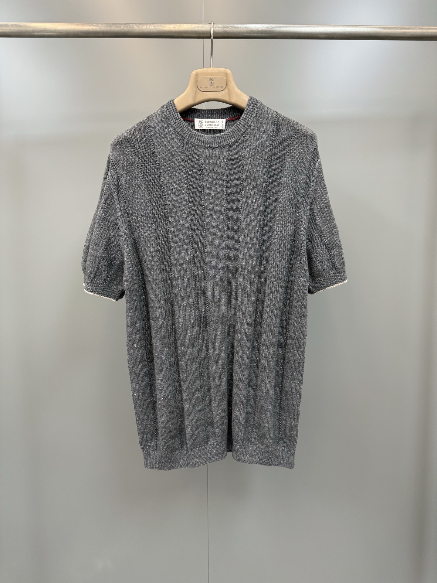 NO:778863,The new BC striped cotton and linen T-shirt, the combination of natural fibers and exquisite craftsmanship, defines the unique style of this linen and cotton knitted T-shirt, adding an indispensable item to men's clothing. Fabric 77 linen, 23 cotton, SIZE: 48 50 52 54, men's clothing, tees, t-shirt,19860909新品BC条纹棉麻T恤,天然纤维与精湛工艺组合,定义出这款麻棉针织T恤的别致风格,为男装再添一件不可或缺的单品.面料77亚麻,23棉,SIZE:48 50 52 54,男装,tees，t-shirt,,Women's clothing