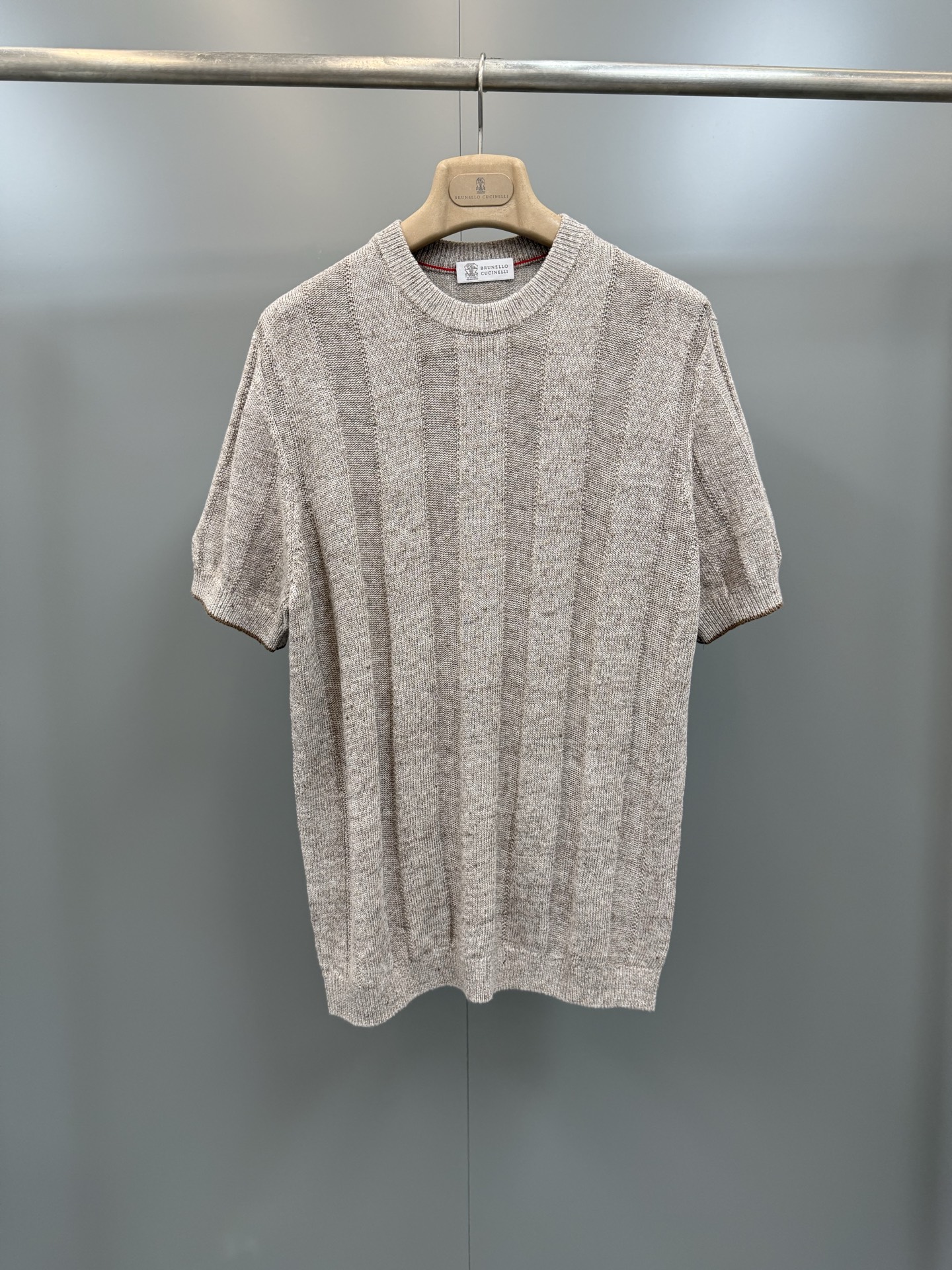 NO:778853,The new BC striped cotton and linen T-shirt, the combination of natural fibers and exquisite craftsmanship, defines the unique style of this linen and cotton knitted T-shirt, adding an indispensable item to men's clothing. Fabric 77 linen, 23 cotton, SIZE: 48 50 52 54, men's clothing, tees, t-shirt,19860909新品BC条纹棉麻T恤,天然纤维与精湛工艺组合,定义出这款麻棉针织T恤的别致风格,为男装再添一件不可或缺的单品.面料77亚麻,23棉,SIZE:48 50 52 54,男装,tees，t-shirt,,Women's clothing