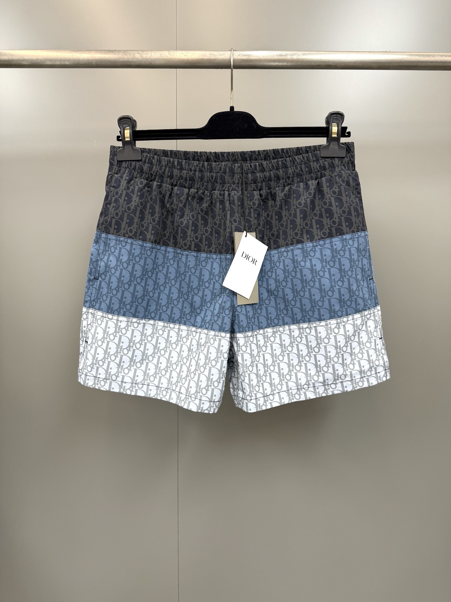 NO:782768,dro*2025fw three-color spliced ​​beach shorts, casual fit, with mesh lining. High version, Dior-clothing, dior, shorts,19860909dro*2025fw 三色拼接沙滩短裤 休闲版型,搭配网眼内衬.高版本,迪奥-服装,dior,shorts,,Women's clothing