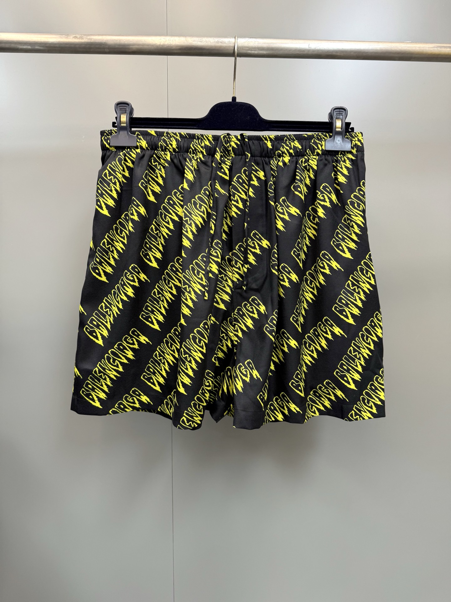 NO:784074,Balenciaga 26ss new elastic waist full printed side pocket casual shorts loose fit high version, Balenciaga-clothing, balenciaga, balenciaga, shorts,19860909巴黎家26ss新款松紧腰满印侧袋休闲短裤 宽松版型 高版本,巴黎世家-服装,balenciaga,balenciaga,shorts,,Women's clothing