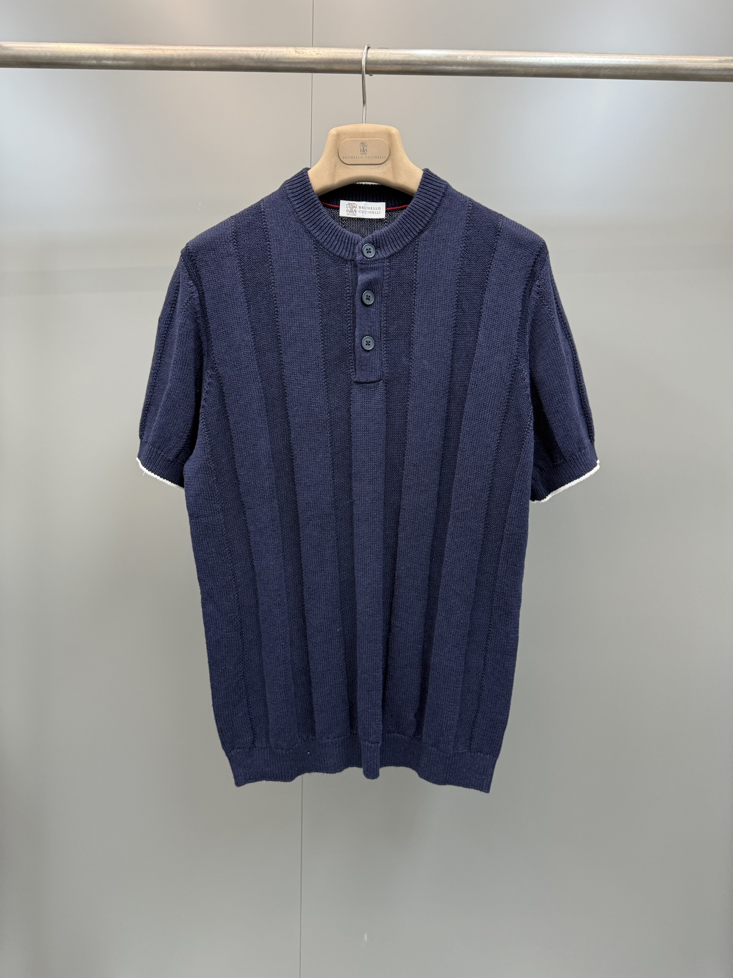 NO:783911,The new BC striped cotton and linen T-shirt, the combination of natural fibers and exquisite craftsmanship, defines the unique style of this linen and cotton knitted T-shirt, adding an indispensable item to men's clothing. Fabric 77 linen, 23 cotton, men's clothing, tees, t-shirt,19860909新品BC条纹棉麻T恤,天然纤维与精湛工艺组合,定义出这款麻棉针织T恤的别致风格,为男装再添一件不可或缺的单品. 面料77亚麻,23棉,男装,tees，t-shirt,,Women's clothing