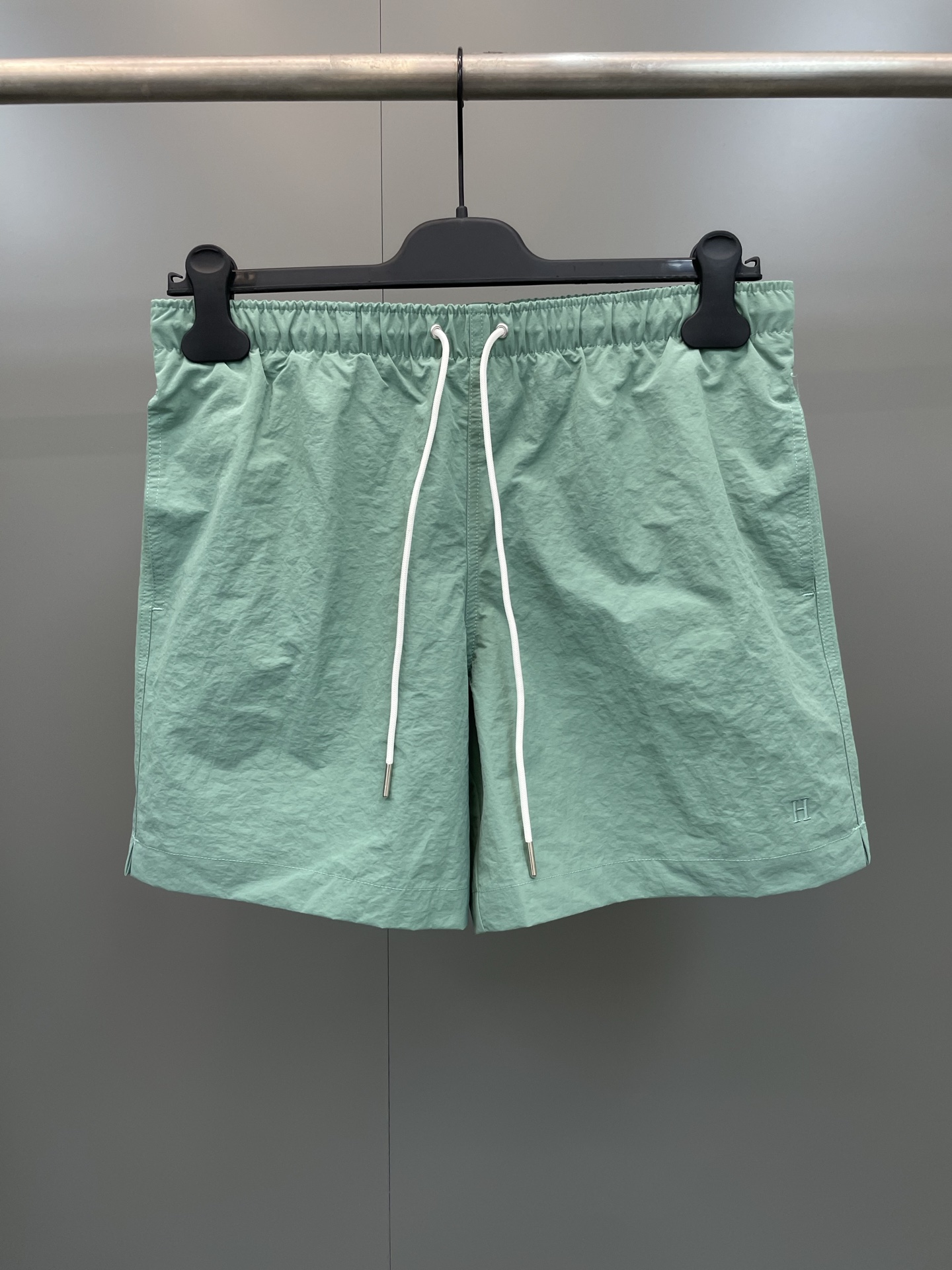 NO:944410,Hermes new beach shorts Product Description 'HE pattern' canvas long shorts (nylon). - Elastic waistband with drawstring - 'H' embroidered pattern - Back pocket Made in Italy., Hermes - Clothing, hermes, hermes, shorts,19860909Hermes爱马仕家新款沙滩短裤 产品描述“HE图案”帆布长款短裤（锦纶）. - 松紧腰头配有抽绳 - “H”刺绣图案 - 背面口袋 意大利制造.,爱马仕-服装,hermes,hermes,shorts,,Women's clothing