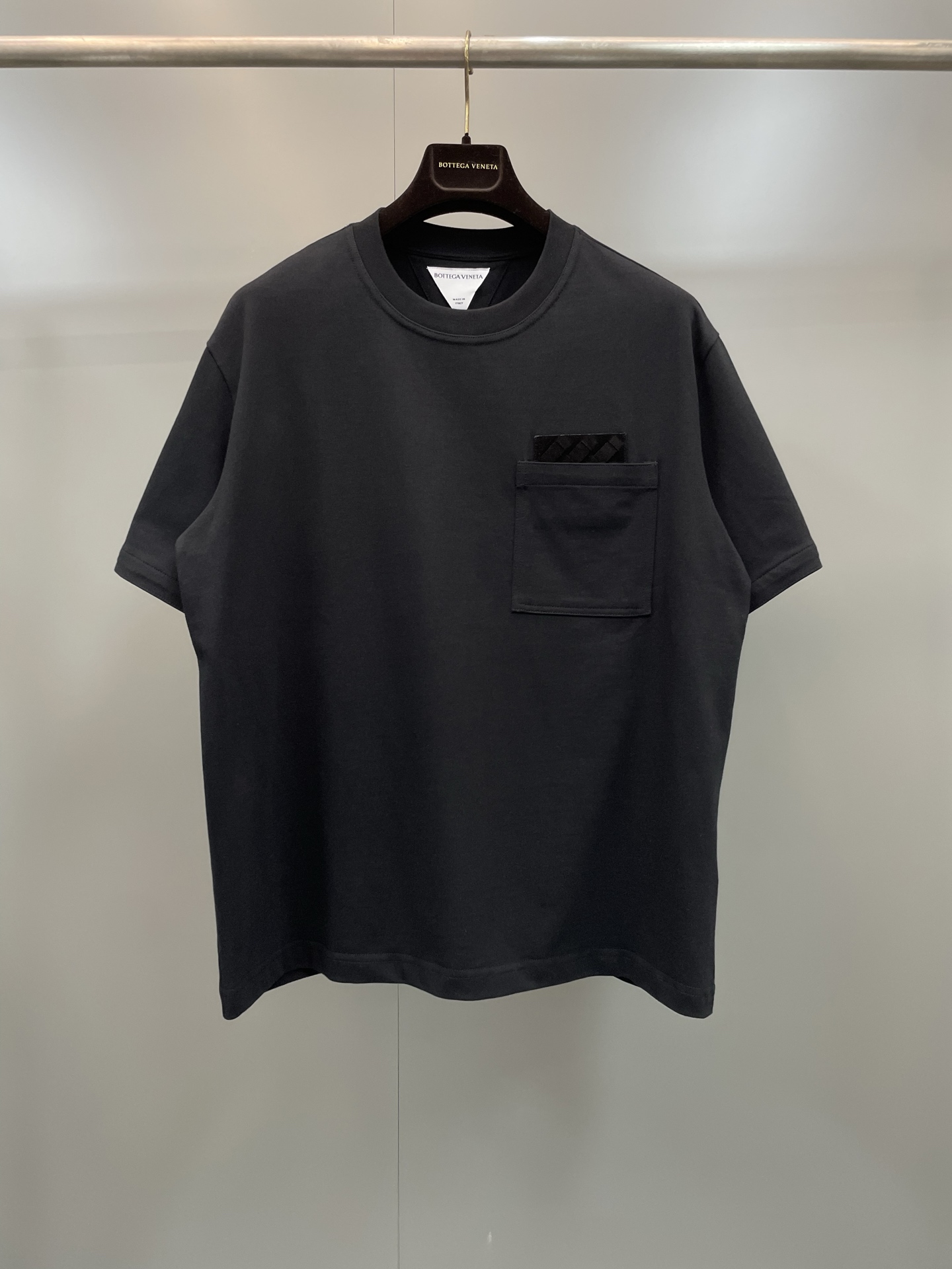 NO:786865,BV’s new 26 summer Pima cotton knitted short-sleeved T-shirt, the more you look at it, the more attractive it becomes. It is simple but not simple, so don’t worry and close your eyes before entering!  Super versatile!  ,Bottega Veneta-clothing,bottega veneta,bottega veneta,T-shirt,tees,t-shirt,19860909BV家26夏季新款皮马棉针织短袖T恤,真的越看越耐看,简约不简单,放心闭眼入！超百搭款！,葆蝶家-服装,bottega veneta,bottega veneta,T-shirt,tees，t-shirt,,Women's clothing