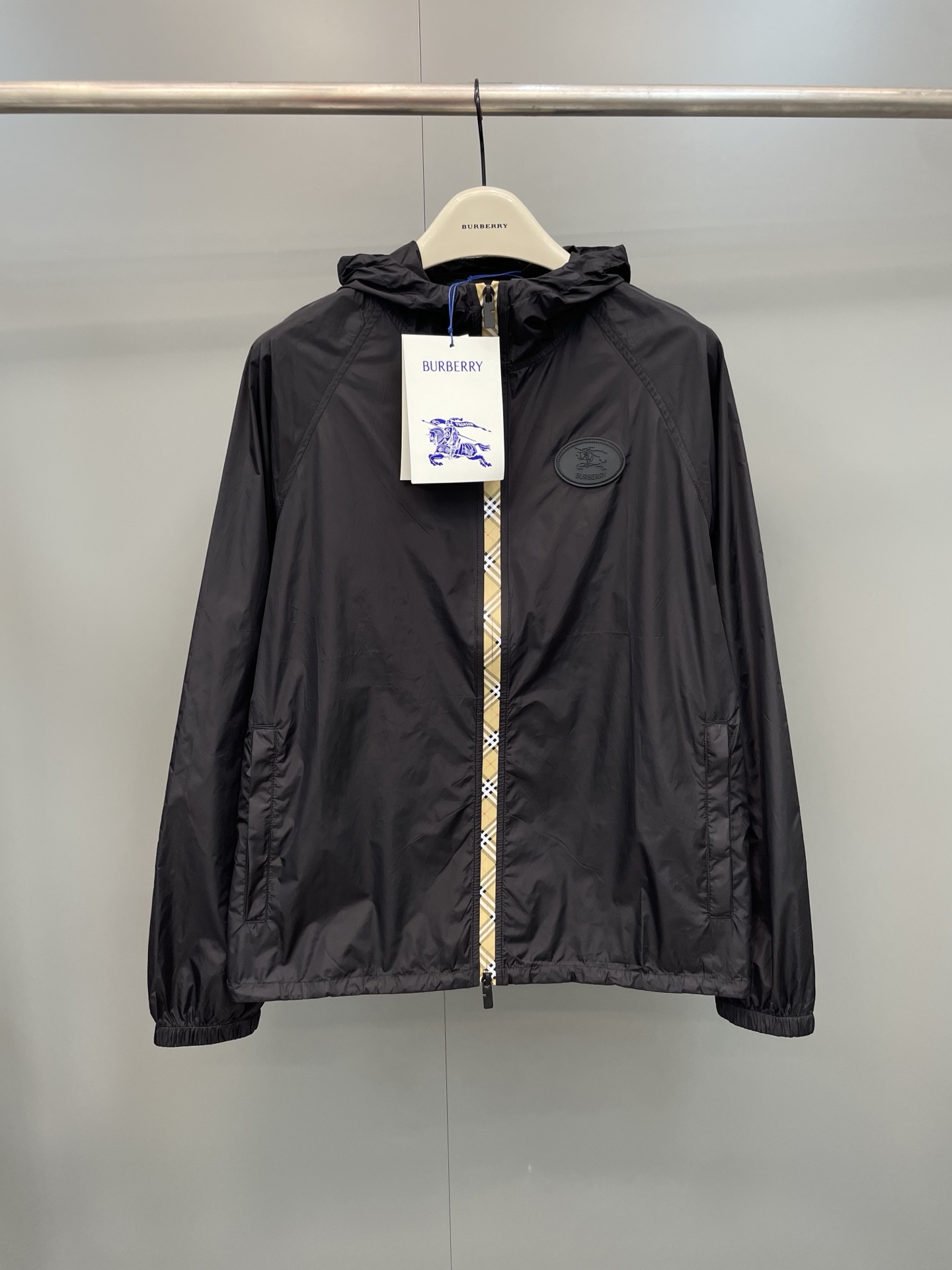 NO:820525,Burberry BBR26ss new nylon hooded jacket, high version!  ,Burberry-clothing,burberry,jackets & coats,hats,19860909巴宝莉BBR26ss新款尼龙连帽外套,高版本！,博柏利-服装,burberry,jackets & coats,hats,,Women's clothing