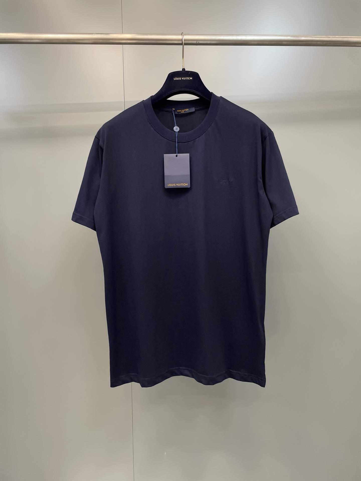 NO:820502,Lujia 26ss spring and summer series new cotton embroidered round neck T-shirt short sleeve high version.,Louis Vuitton-clothing,louis vuitton,louis vuitton,louis vuitton,T-shirt,tees,t-shirt,19860909驴家 26ss春夏系列新款棉质刺绣圆领T恤短袖 高版本.,路易威登-服装,louis vuitton,louis vuitton,louis vuitton,T-shirt,tees，t-shirt,,Women's clothing