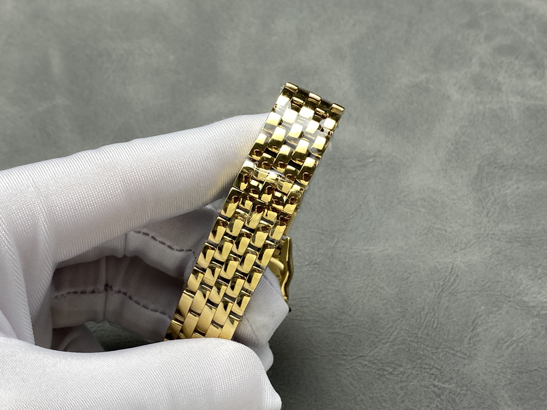 Cartier Panthère de Cartier Women's Watch, Yellow Gold Finish, Elegant Design 9 i1732901142 3166 1