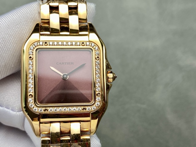 Montre Cartier Panthère: Élégance en Or Jaune et Diamants, Cadran Unique 1 Montre Cartier Panthère: Élégance en Or Jaune et Diamants, Cadran Unique
