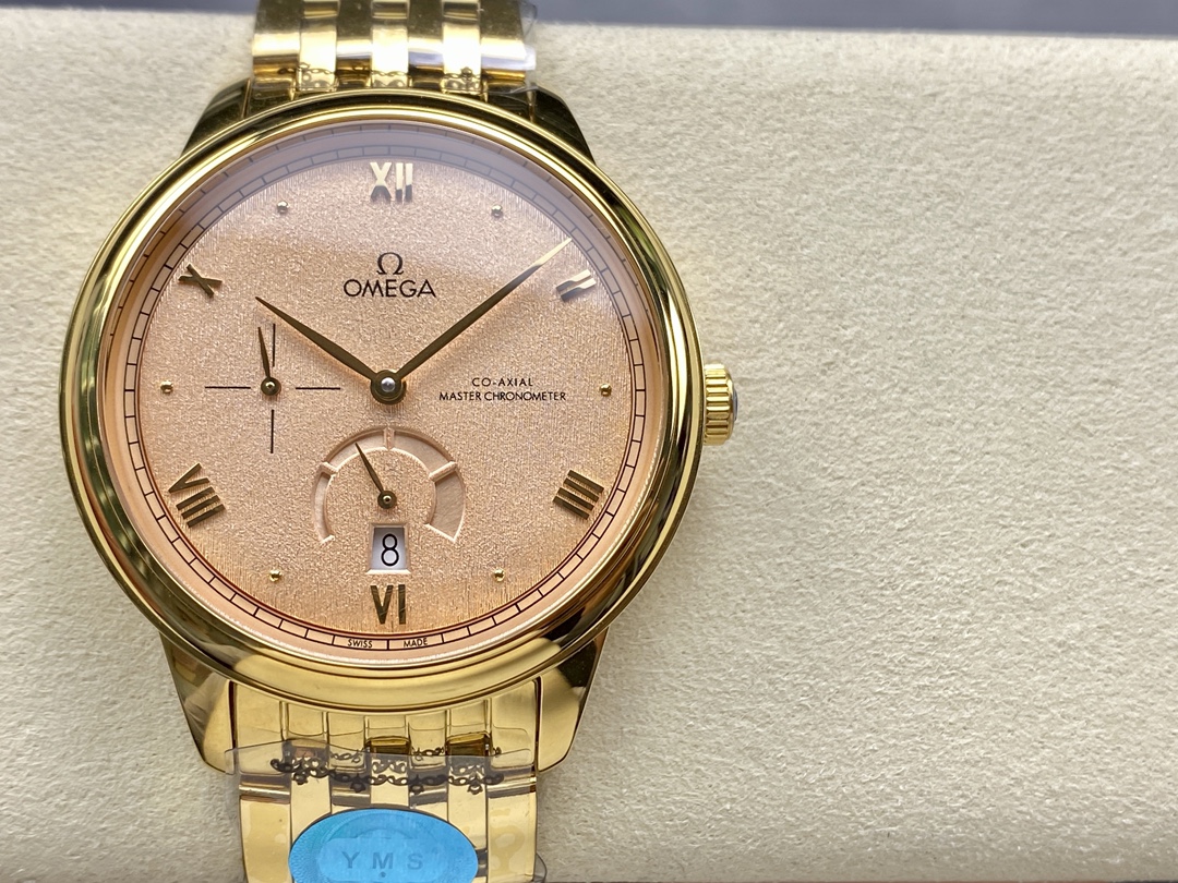 NO:726131,YMS produces: belt model, steel belt model, YMS Factory's third-generation butterfly flying elegant five-code-in-one (83676580) makes its grand debut. BU9 1 is the latest launch of the Omega butterfly flying series, elegant true kinetic energy at 6 o'clock, small seconds at 9 o'clock, fully automatic machine, men's steel belt style, newly upgraded version 41 diameter synchronous official website, internally equipped with (eight-claw black balance wheel) Omega Master Chronometer movement  Through the sapphire glass case back, the operation of the movement is clearly visible, with accurate travel time and 55 hours of power reserve. 2Case material is 316L stainless steel, arched sapphire glass, anti-reflective treatment inside, arched dial, printed with irregularly arranged vertical textures. 3 Italian cowhide with original pin buckle, waterproof depth 50 meters, best luxury recommendation for gifts, please look for YMS exclusive quality, omega,cowhide19860909YMS 出品: 皮带款 钢带款 YMS Factory第三代蝶飞典雅五码合一（83676580）重磅登场 BU9 1最新推出欧米茄蝶飞系列典雅6点位置真动能,9点位置小秒针款 全自动机械 男士钢带款式 全新升级版41表径同步官网 内部搭载(八爪黑摆轮)欧米茄至臻天文台机芯 透过蓝宝石玻璃表背,机芯的运转清晰可见,走时精准,动力储蓄55小时 2表壳材质316L精钢,拱形蓝宝石玻璃,内部采用防反光处理,拱形表盘,印有不规则排列的垂直纹理. 3 意大利牛皮搭配原装针扣防水深度50米送礼最佳奢华推荐请认准YMS独家品质,,omega,cowhide,Watch