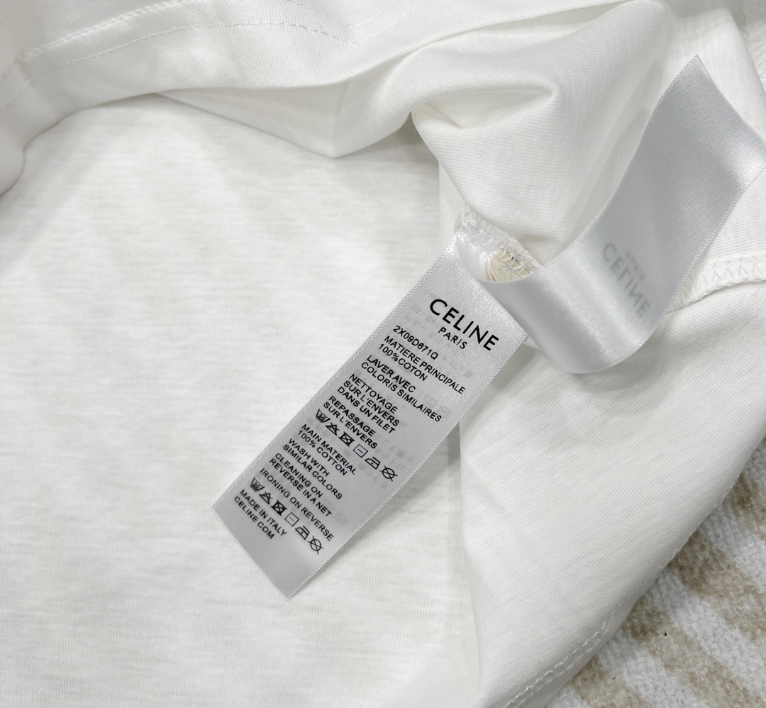 Celin* 24SS春夏新款 爱心凯旋门印花圆领短袖T恤，这款单品真的好看得不要不要的！穿它出街搭讪率