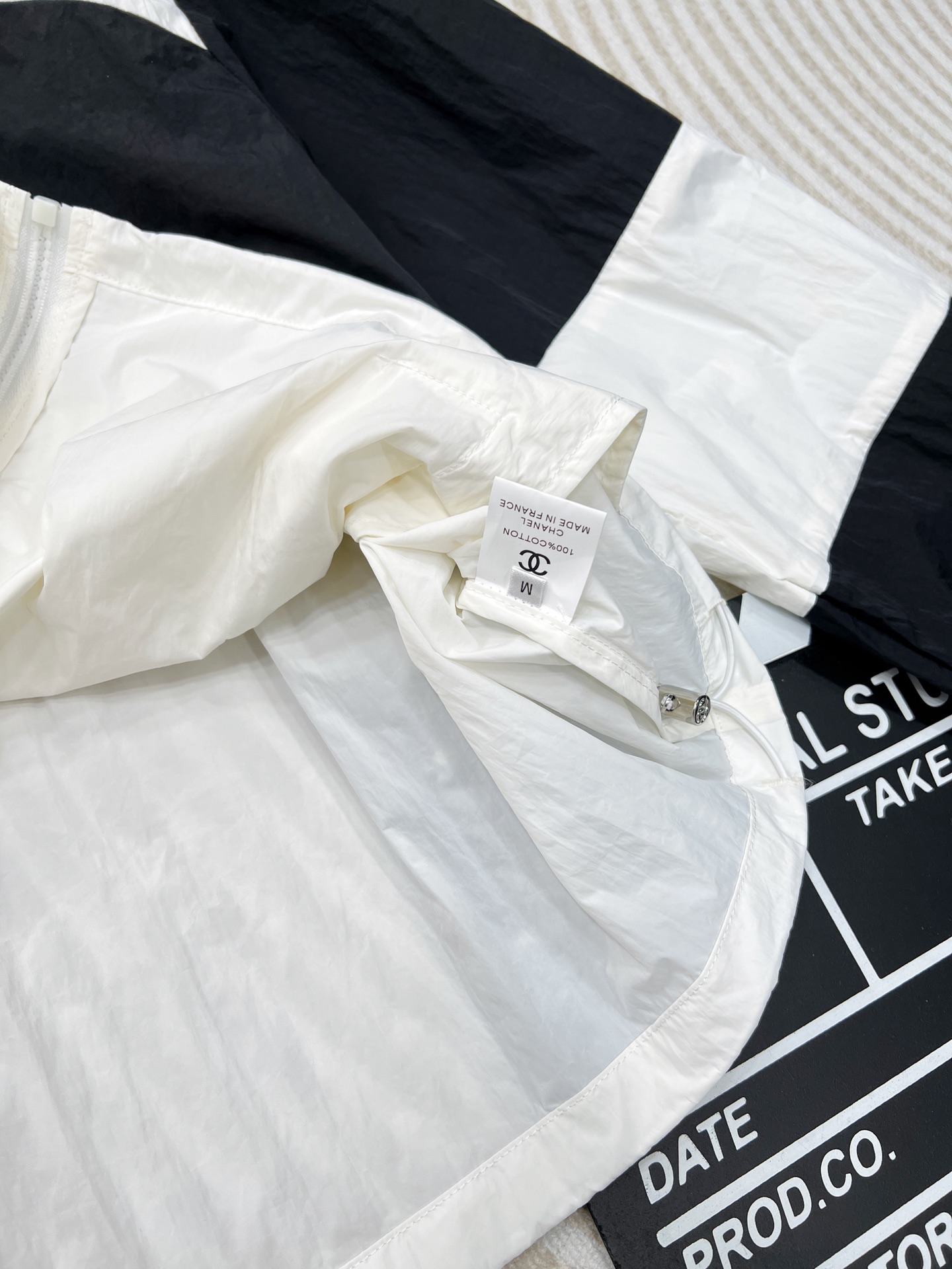 🆕 CHANEL 中古休闲冲锋衣短裤套装！定制宽松版型外套 搭配松紧中古风短裤，极简主义风法式优雅的慵懒