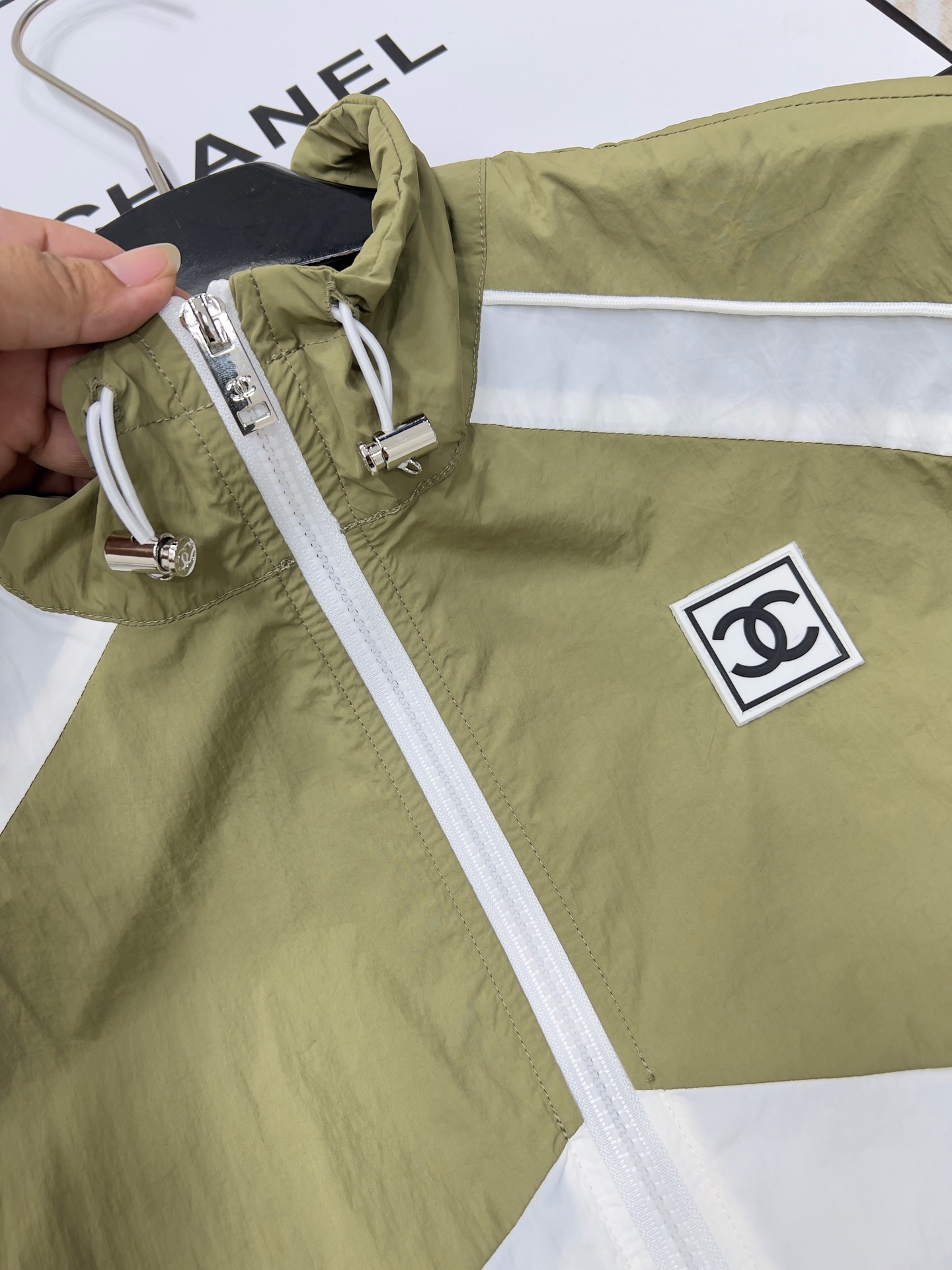 🆕 🆕 CHANEL 中古休闲冲锋衣短裤套装！定制宽松版型外套 搭配松紧中古风短裤，极简主义风法式优雅的