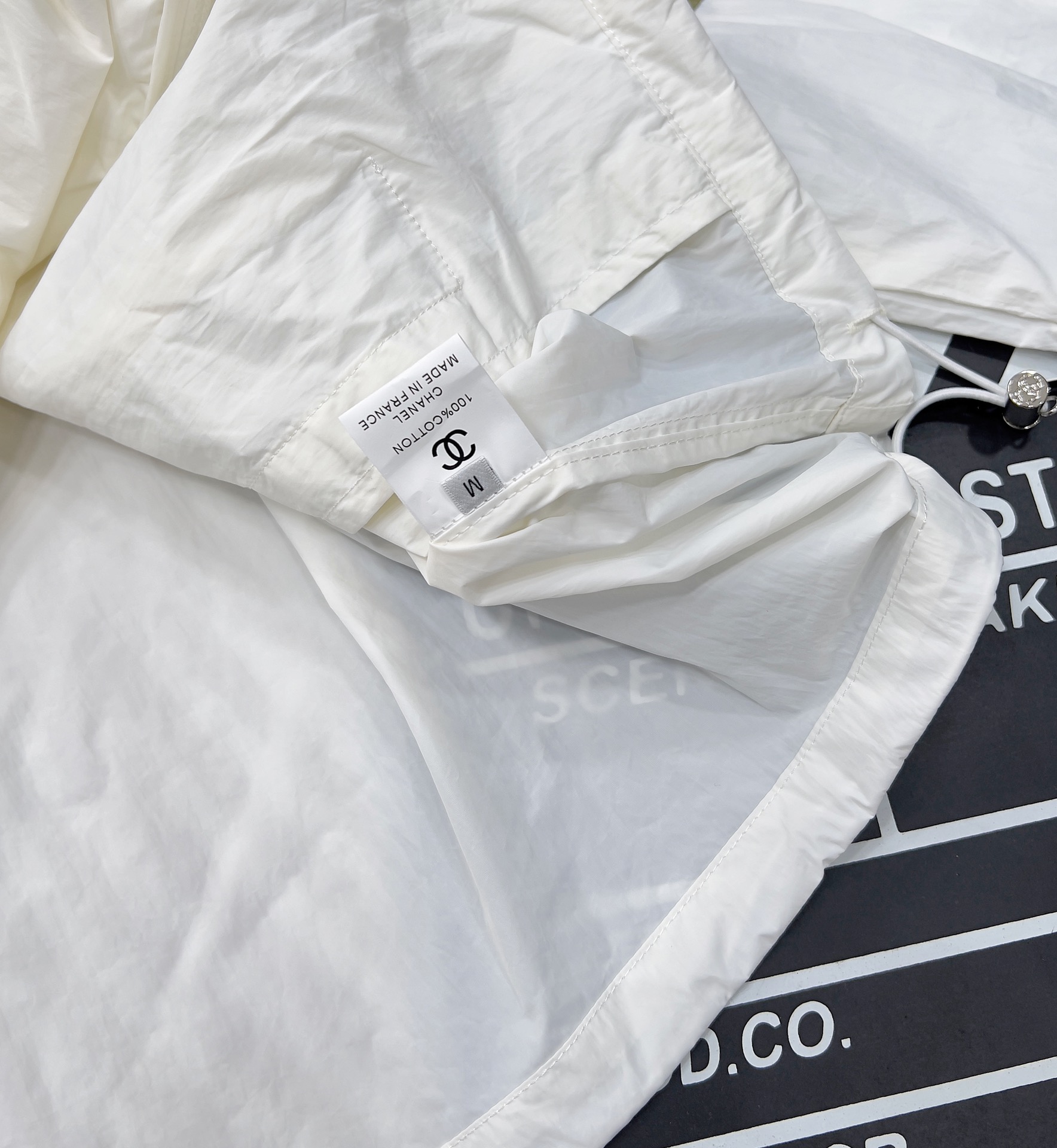 🆕 🆕 CHANEL 中古休闲冲锋衣短裤套装！定制宽松版型外套 搭配松紧中古风短裤，极简主义风法式优雅的