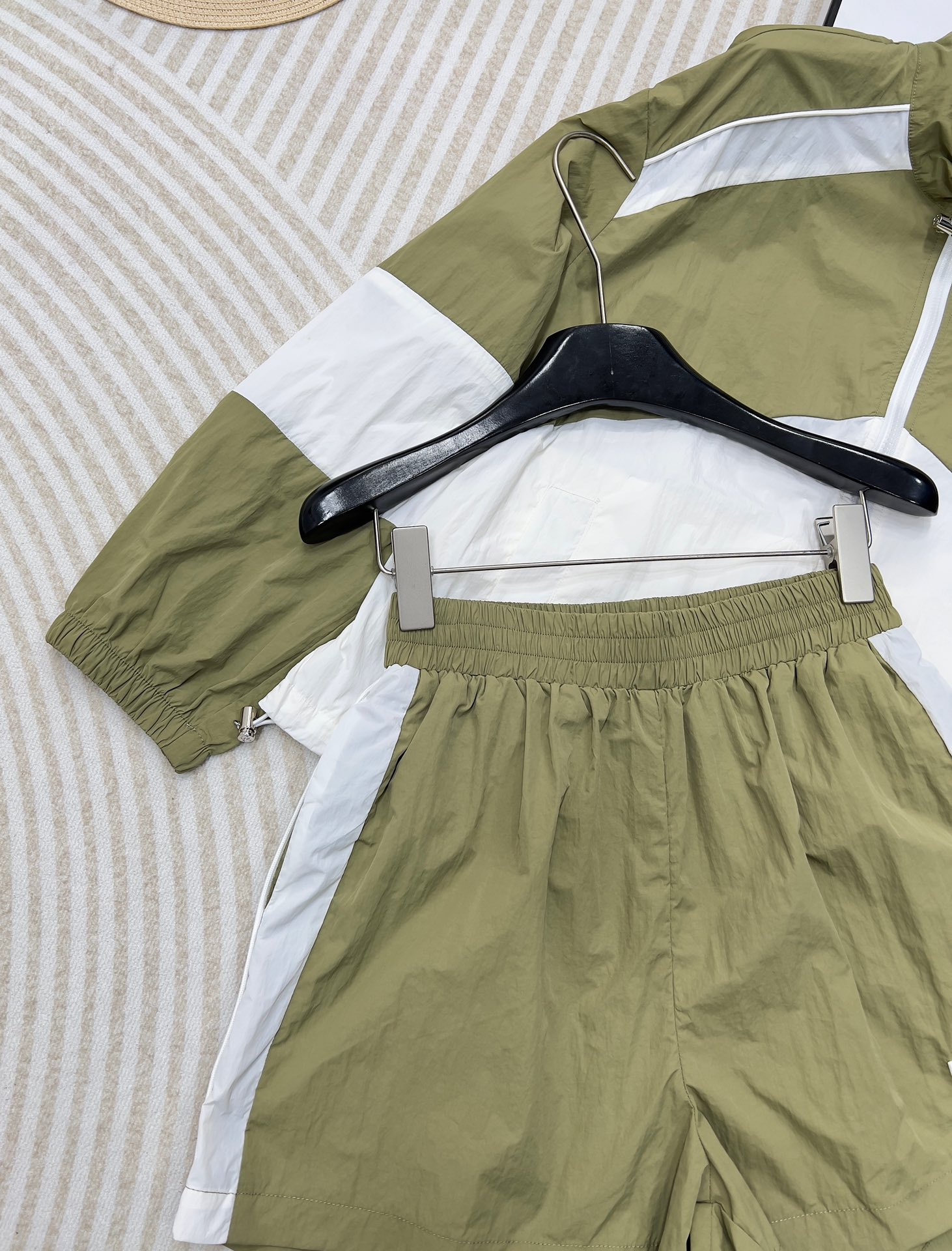 🆕 🆕 CHANEL 中古休闲冲锋衣短裤套装！定制宽松版型外套 搭配松紧中古风短裤，极简主义风法式优雅的