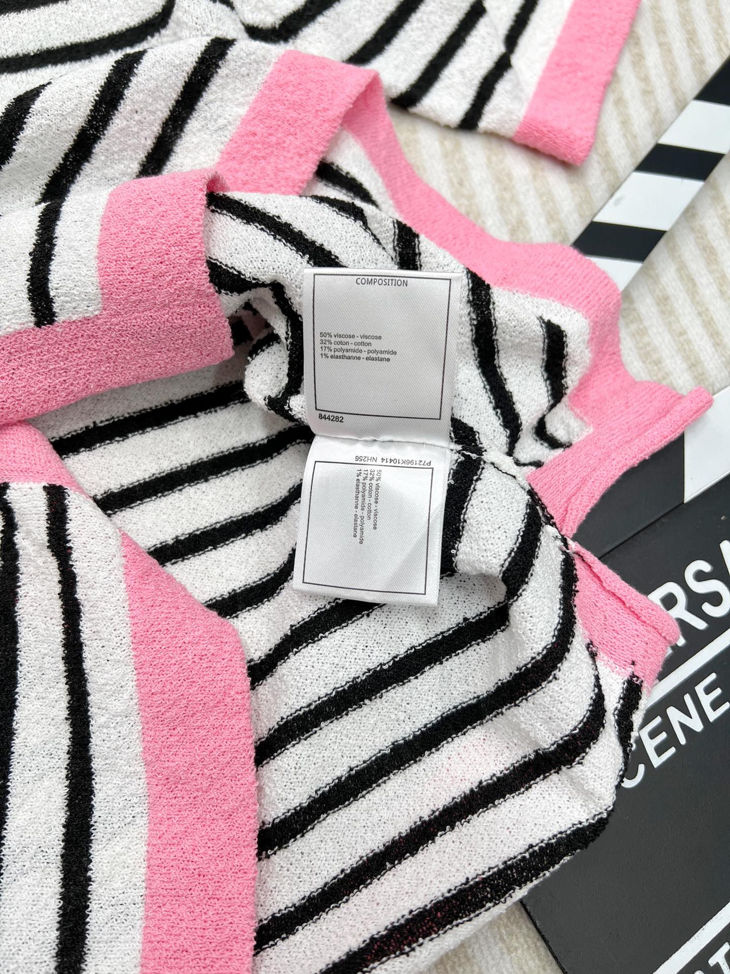 🆕 CHANEL 胸前双c logo撞色条纹针织短袖条纹撞色毛巾料 粉色撞色包边 下摆小花边设计 细节感