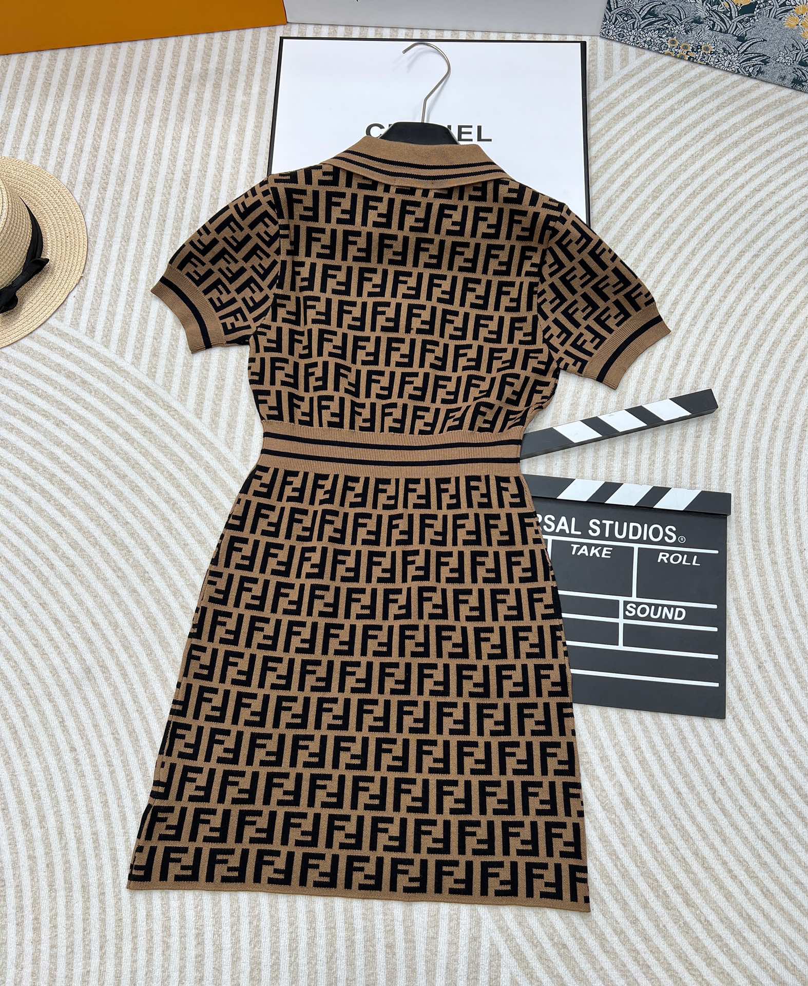 🆕Fendi 经典系列..🤎🤎🤎 双FF提花Polo领针织连衣裙！超爱的这款 超级有气质！没穿之前可能感