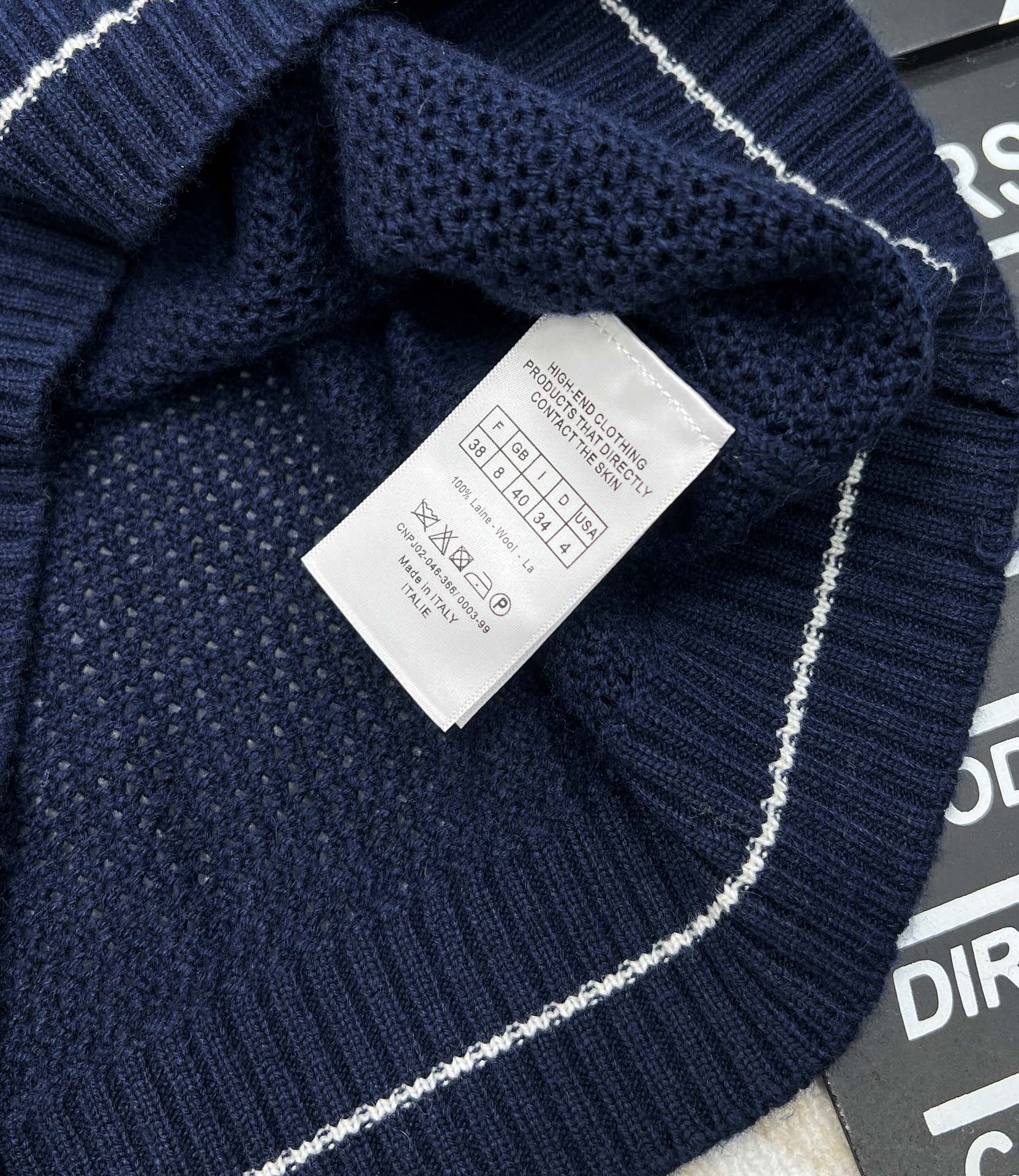 🆕 DIOR 幸运五角星⭐️镂空编织针织衫短袖这款短袖针织衫是一款经典时尚的单品，德国机镂空交织编制，层