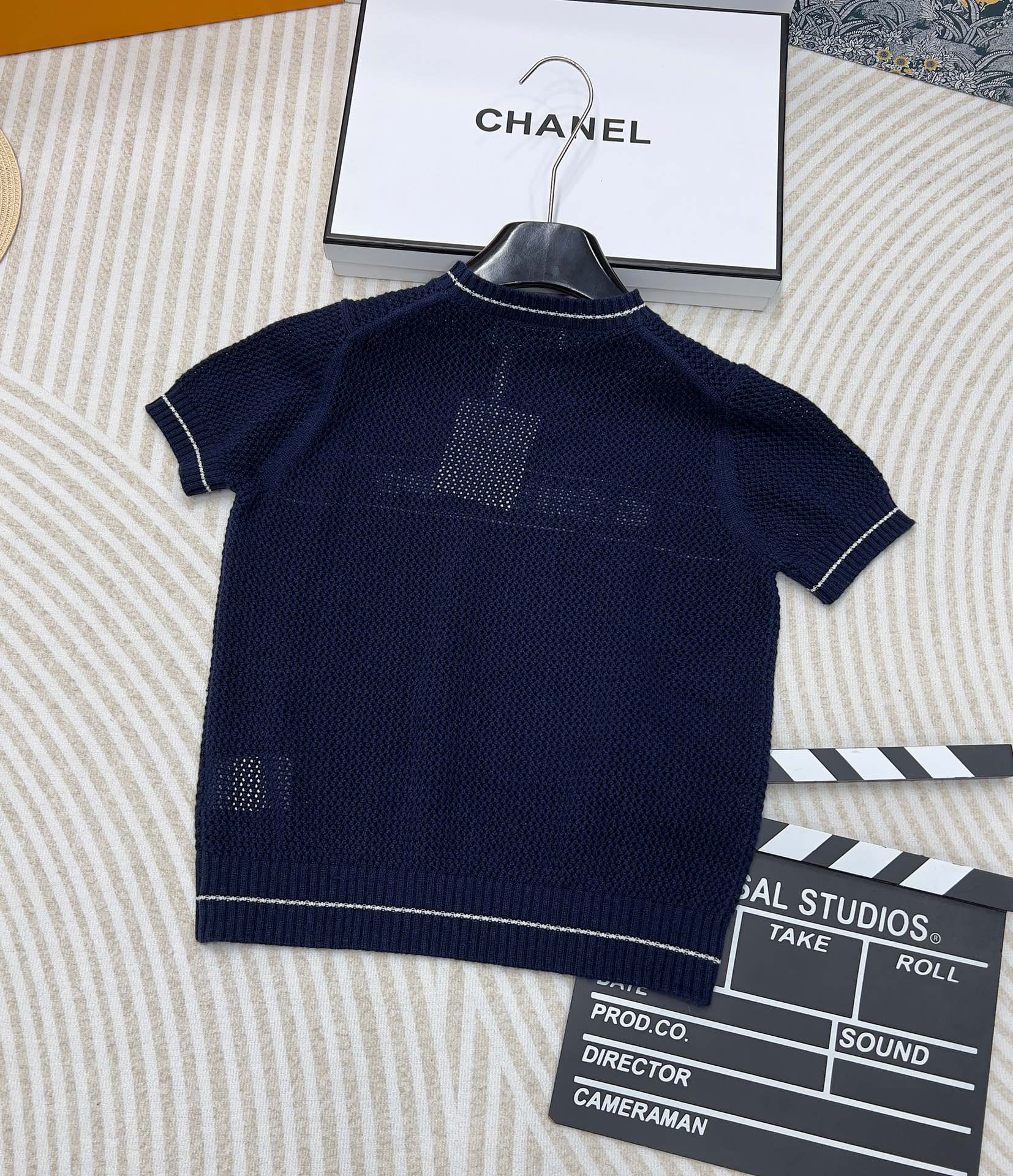 🆕 DIOR 幸运五角星⭐️镂空编织针织衫短袖这款短袖针织衫是一款经典时尚的单品，德国机镂空交织编制，层