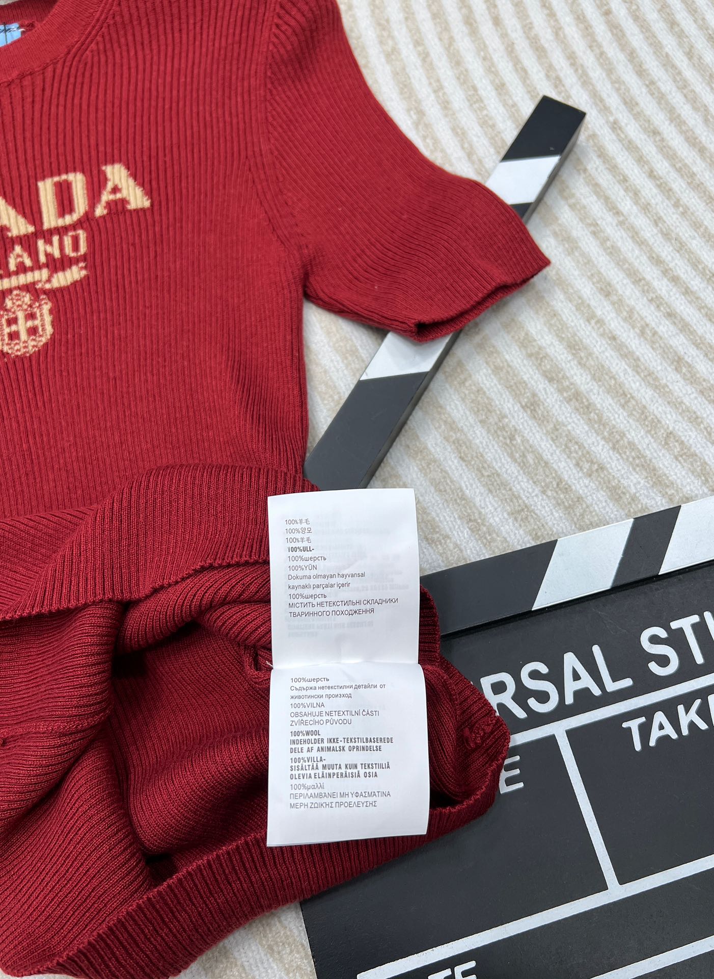 PRADA24SS酒红字母针织短袖，爆款针织短袖新款酒红色复古配色超显白 夏日的料子进口机提花logo 
