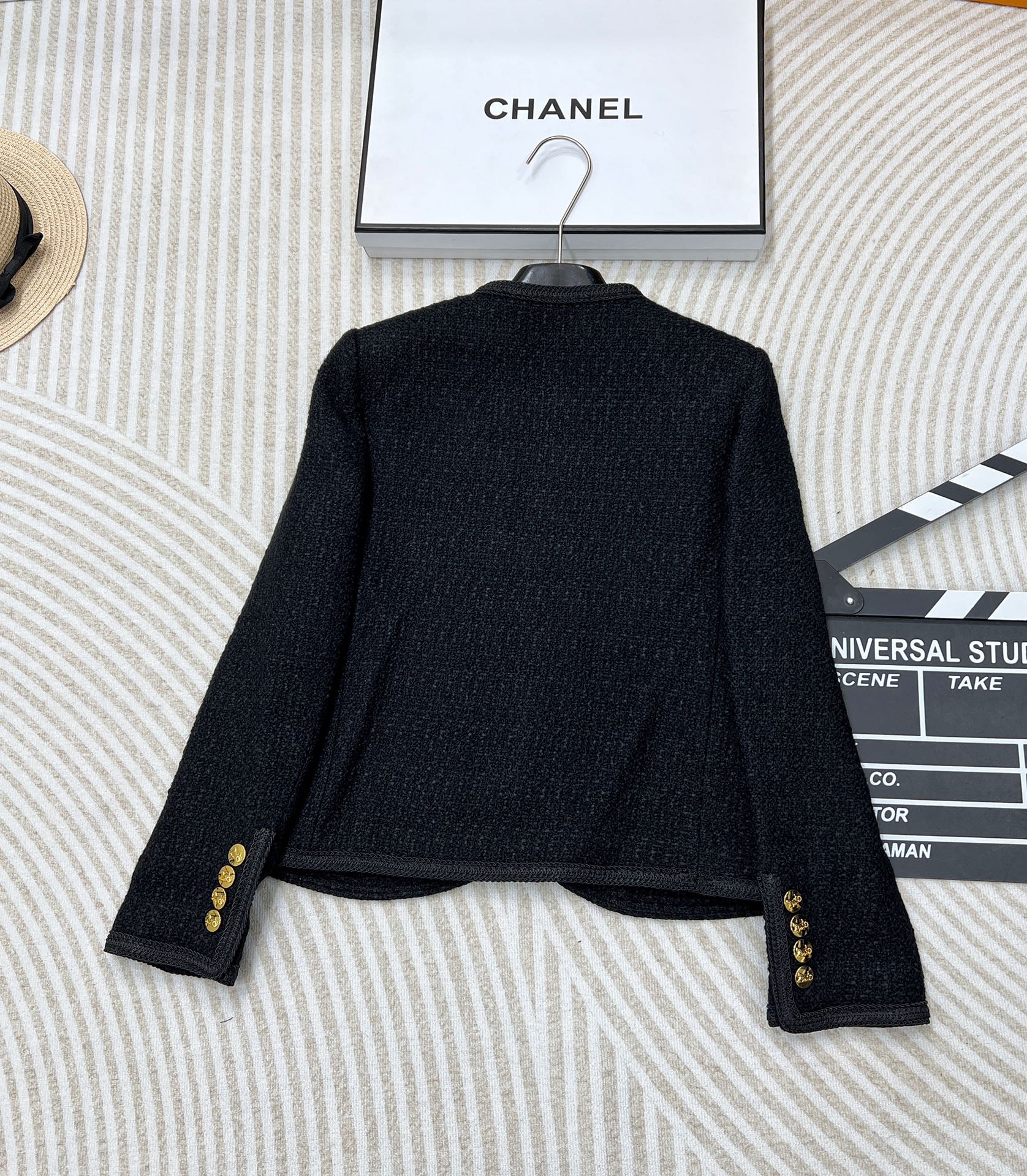 Celine 黑金粗花呢外套🖤历经调改了7次的版型⚠️⚠️终于出大货了！挺括有型 人人都可以穿出直角肩！