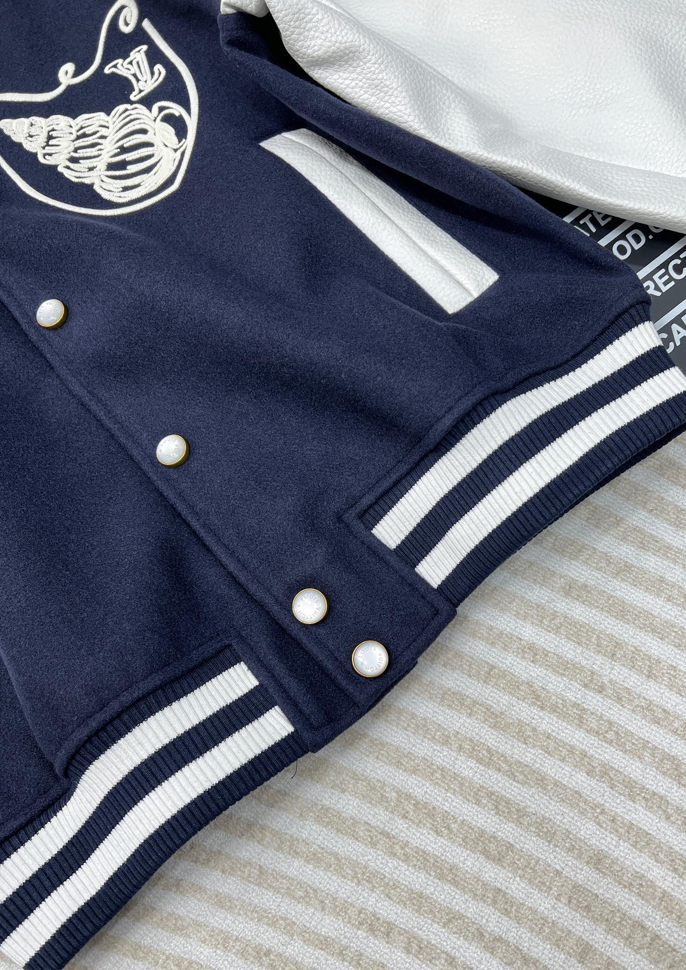 Louis Vuitton➡️路易威登2024ss走秀款棒球服外套夹克订购原版开模 历时一个月终于出货了