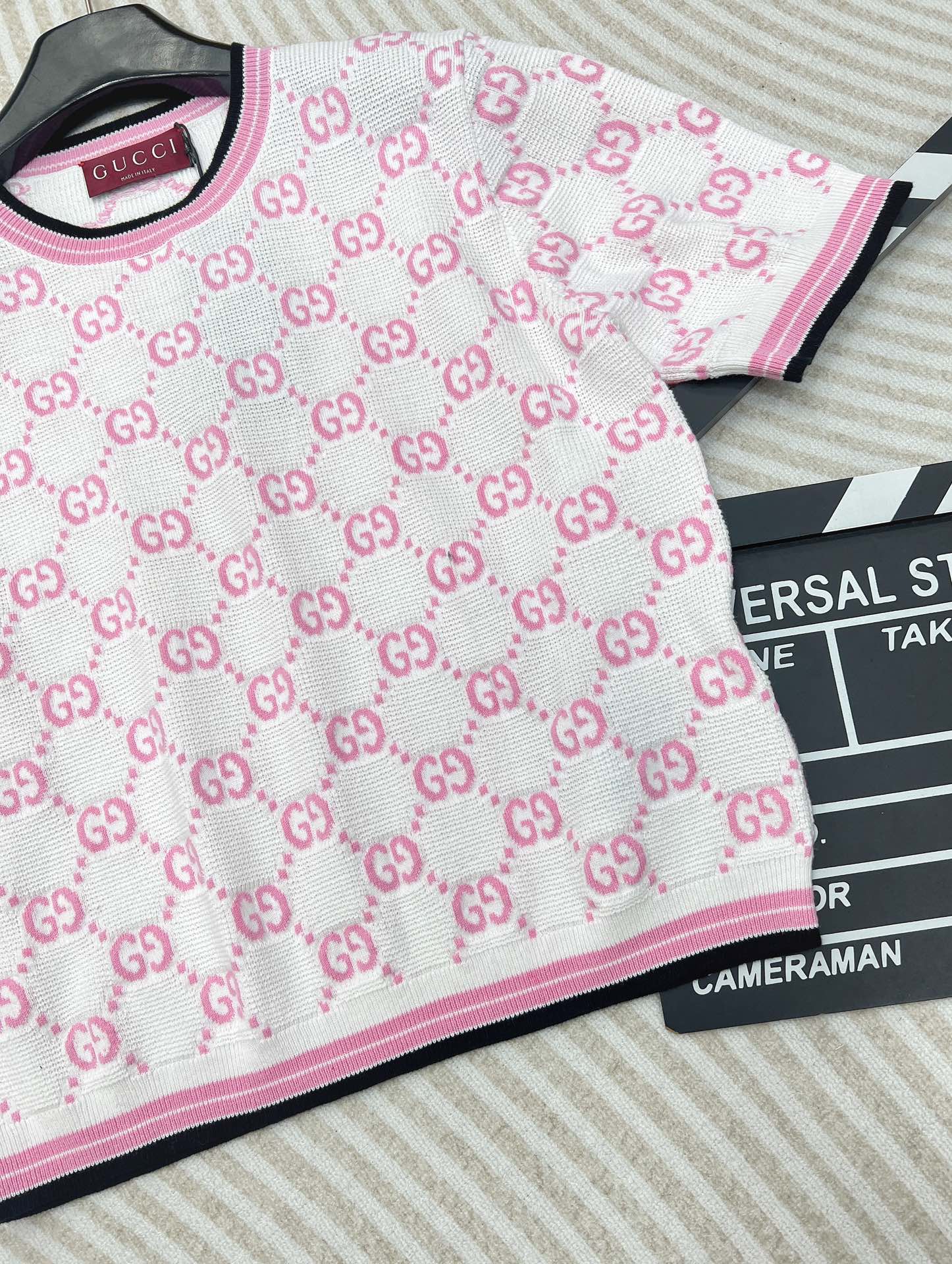 🆕Gucci2024SS新款粉色提花针织上衣，非常精致的立体双G提花，粉白相间，少女心爆棚，青春活力，撞