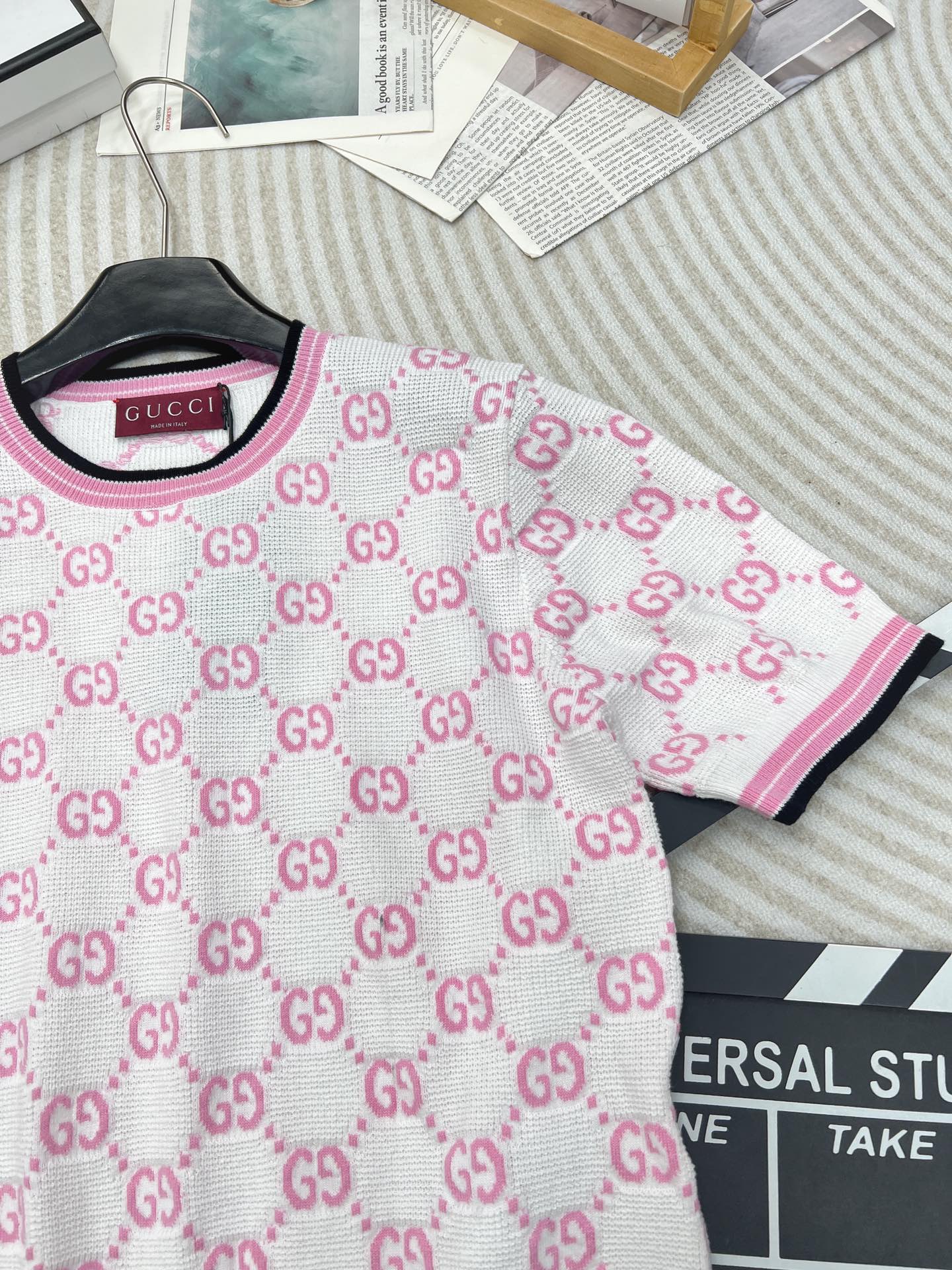 🆕Gucci2024SS新款粉色提花针织上衣，非常精致的立体双G提花，粉白相间，少女心爆棚，青春活力，撞