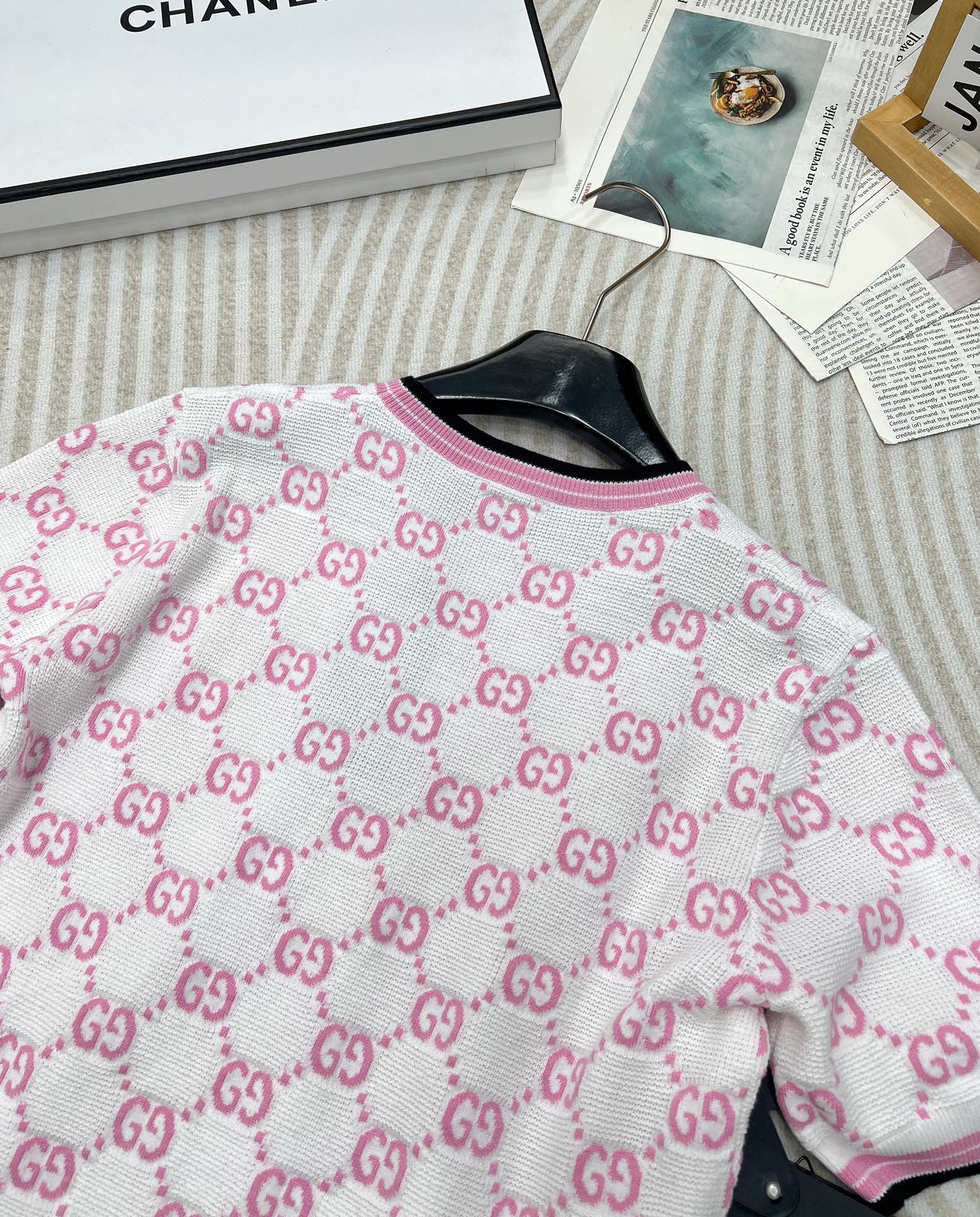 🆕Gucci2024SS新款粉色提花针织上衣，非常精致的立体双G提花，粉白相间，少女心爆棚，青春活力，撞