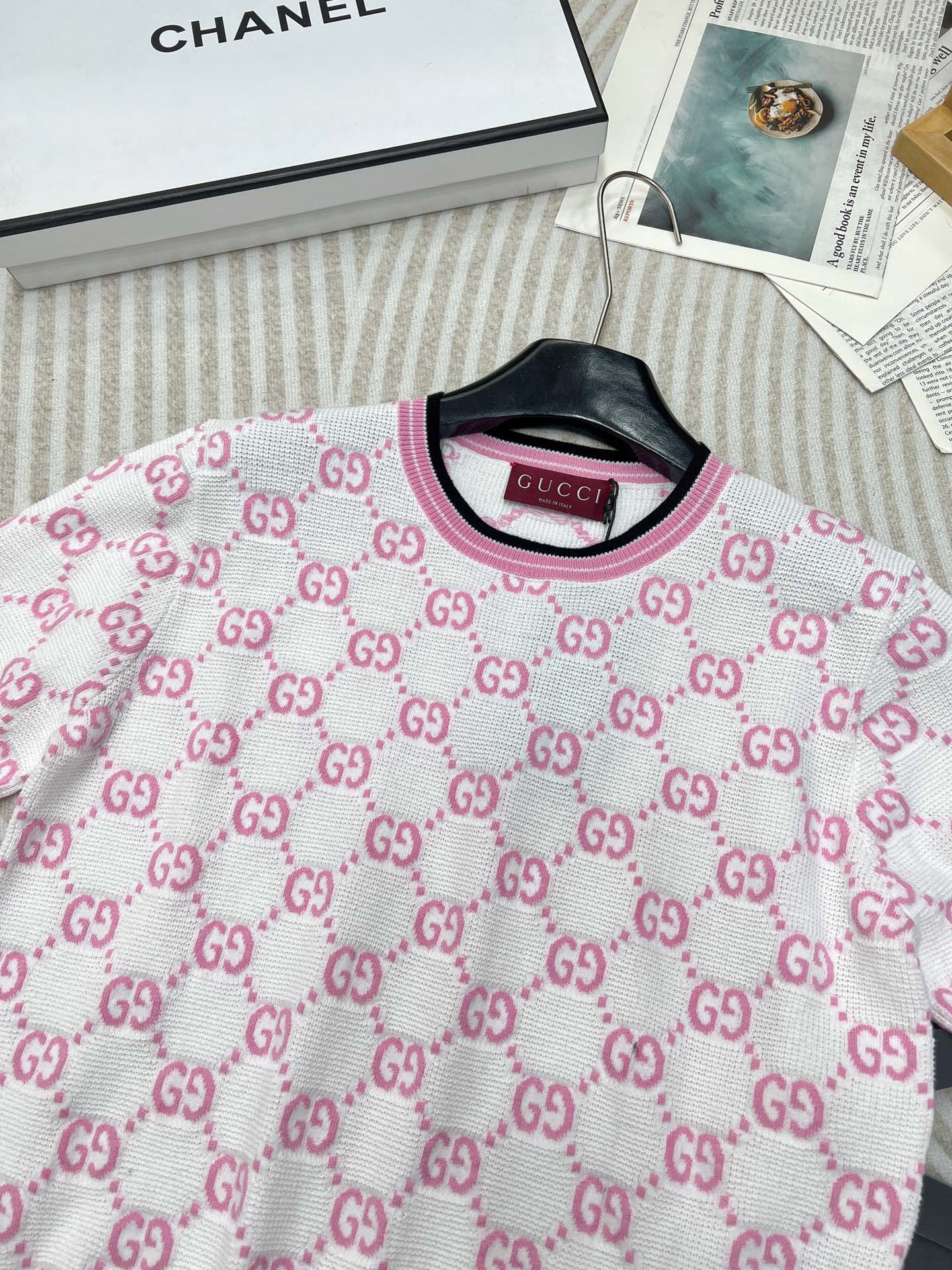 🆕Gucci2024SS新款粉色提花针织上衣，非常精致的立体双G提花，粉白相间，少女心爆棚，青春活力，撞