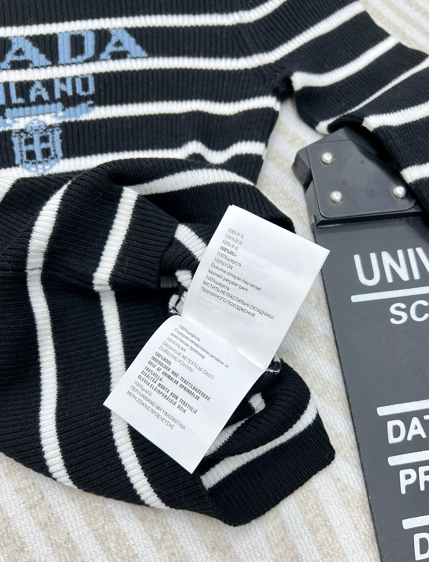 🆕 PRADA24SS条纹字母修身羊毛针织衫，高级条纹修身小短款针织上衣 定制羊毛纱线细腻舒服，很清爽的