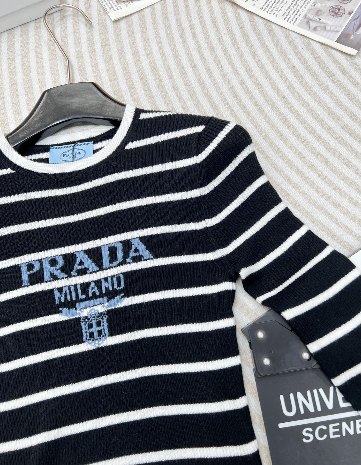 🆕 PRADA24SS条纹字母修身羊毛针织衫，高级条纹修身小短款针织上衣 定制羊毛纱线细腻舒服，很清爽的