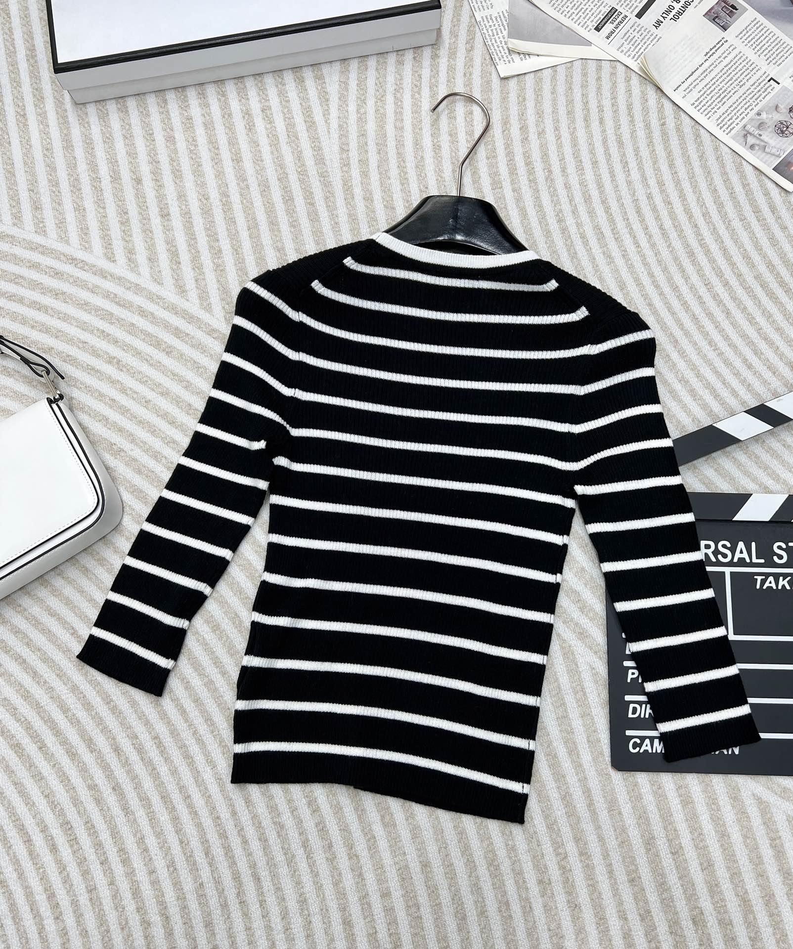 🆕 PRADA24SS条纹字母修身羊毛针织衫，高级条纹修身小短款针织上衣 定制羊毛纱线细腻舒服，很清爽的