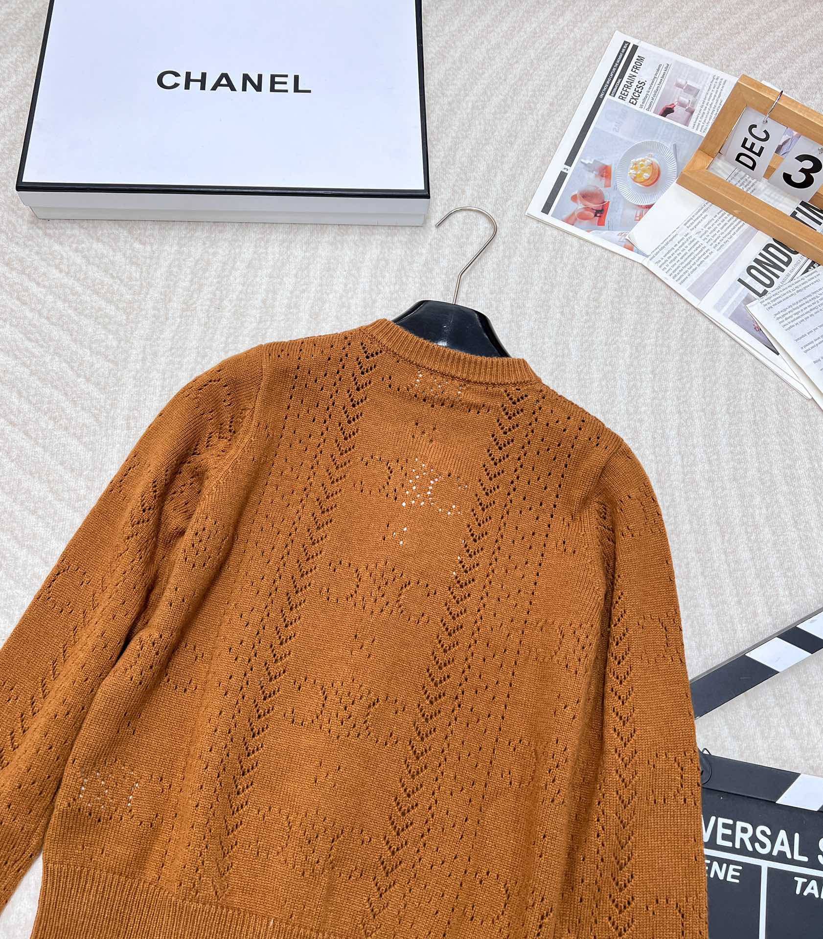 🆕CELINE24SS新款镂空logo针织开衫镂空开衫上身很有气质的一款针织衫还很显女人优雅大方的味道！