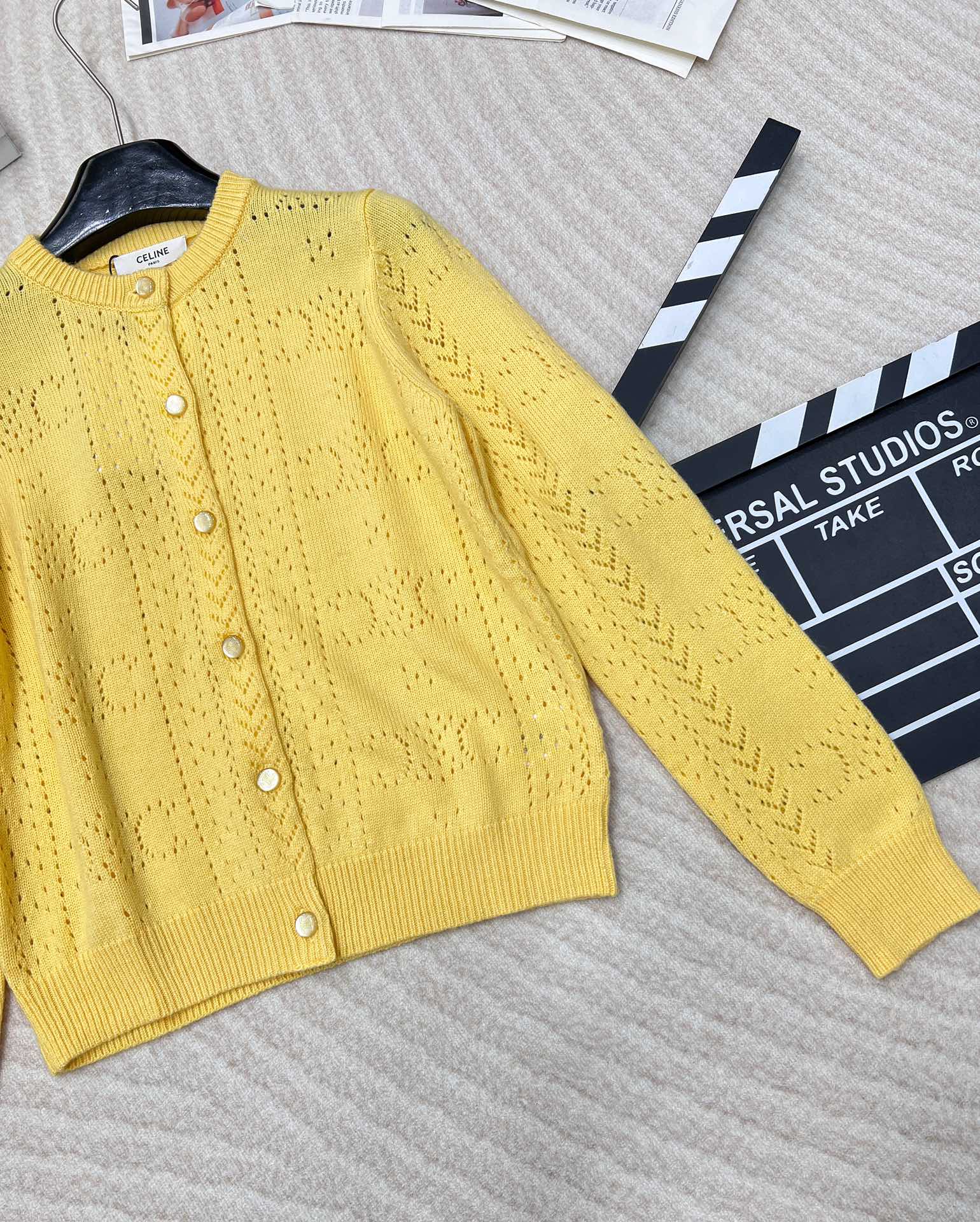 🆕CELINE24SS新款镂空logo针织开衫镂空开衫上身很有气质的一款针织衫还很显女人优雅大方的味道！