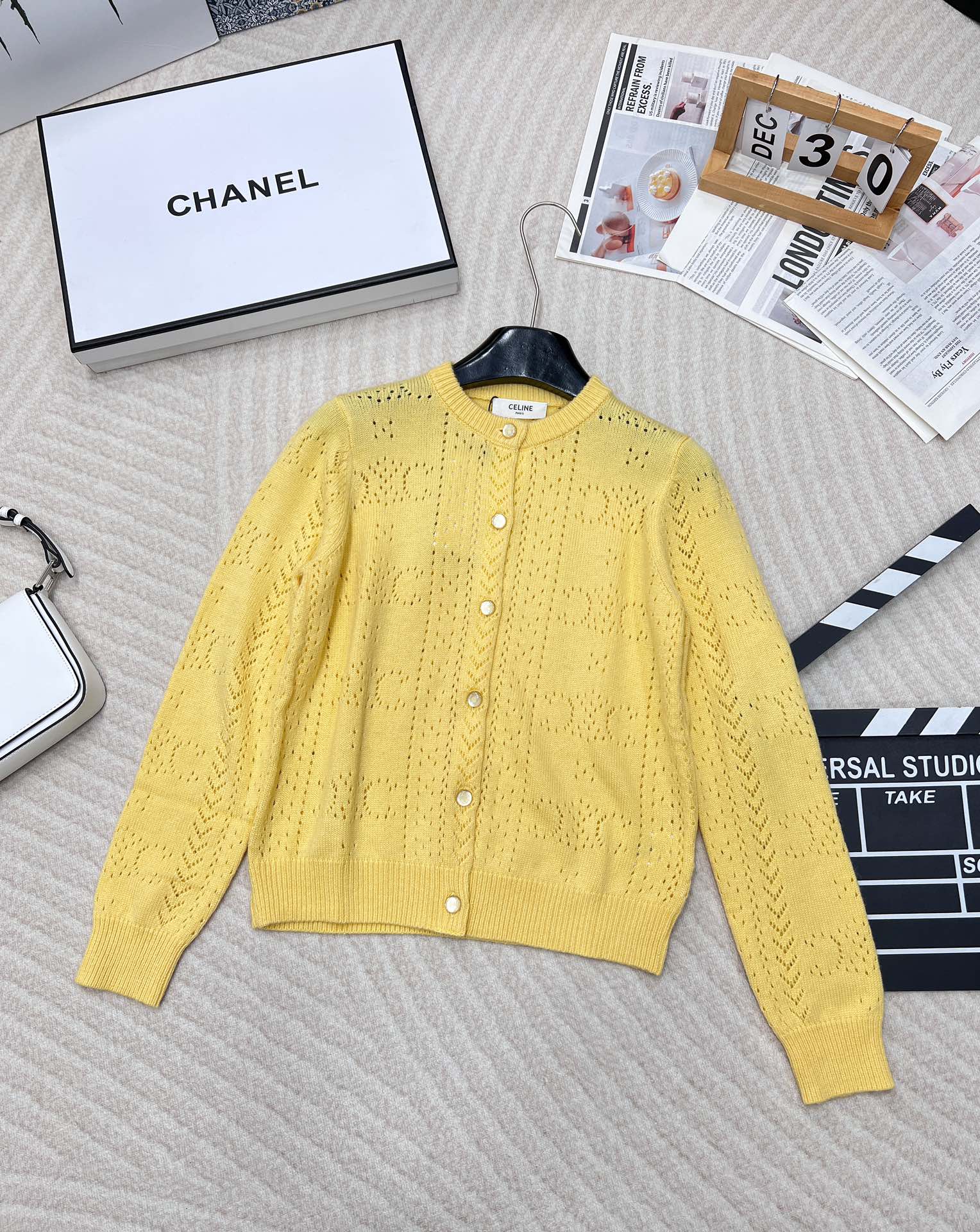 NO:610644,CELINE24SS new hollow logo knitted cardigan. The hollow cardigan has a very elegant upper body and is a knitted sweater that also makes a woman look elegant and generous!  The fabric feels soft, waxy and delicate, and has a strong texture to the touch. It has both appearance and quality - it will definitely meet your high quality and high requirements!  The whole body is hollowed out with heavy hookwork craftsmanship, and the hollowed out perspective is what you want!  The upper body is simple and elegant without losing exquisite details~ The small slim fit has bright and neat line texture, which can well modify the shoulders and arm lines. Customized button details are fully engraved with the Arc de Triomphe pattern design, which perfectly restores the three colors~ Size sml code,,celine,alexander wang19860909CELINE24SS新款镂空logo针织开衫镂空开衫上身很有气质的一款针织衫 还很显女人优雅大方的味道！ 面料手感软糯细腻,摸起来手感极强的肌理感,颜值与品质兼具～绝对满足你们的高品质高要求！ 全身镂空重工勾花工艺,镂空透视要的就是这种效果！上身素雅不失精致细节~ 小修身版型明快利落的线条纹理,能很好的修饰肩部和手臂线条 定制纽扣细节拉满刻有凯旋门图案设计,完美还原三色出～ 尺码sml 编码,,celine,alexander wang,Women's clothing