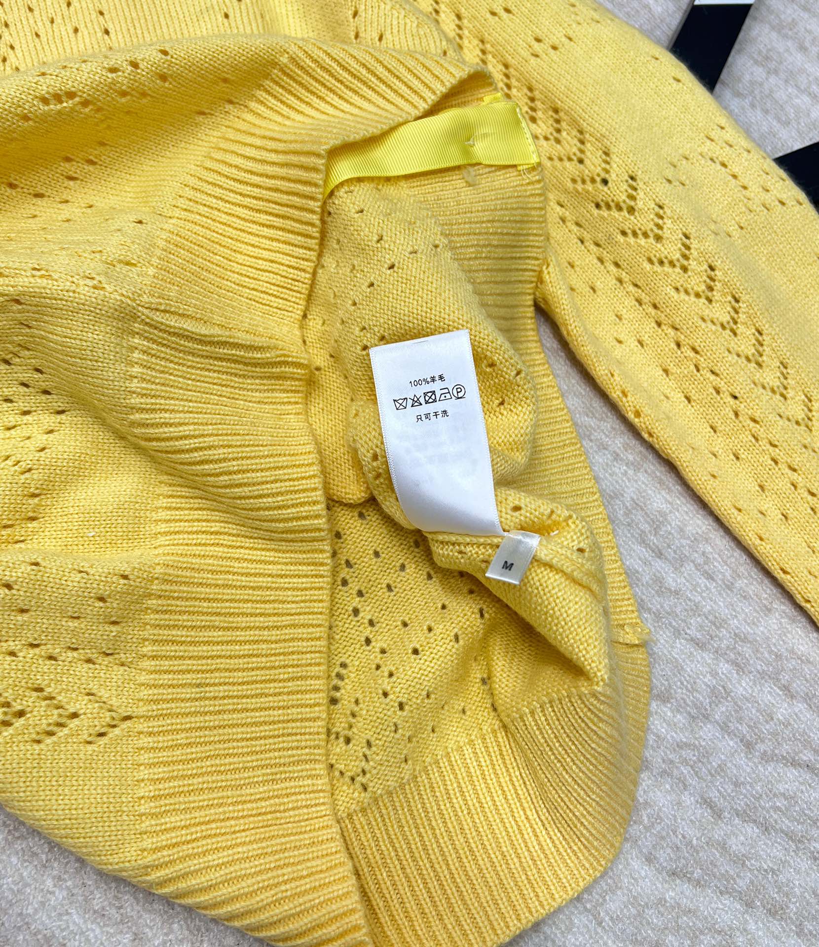 🆕CELINE24SS新款镂空logo针织开衫镂空开衫上身很有气质的一款针织衫还很显女人优雅大方的味道！