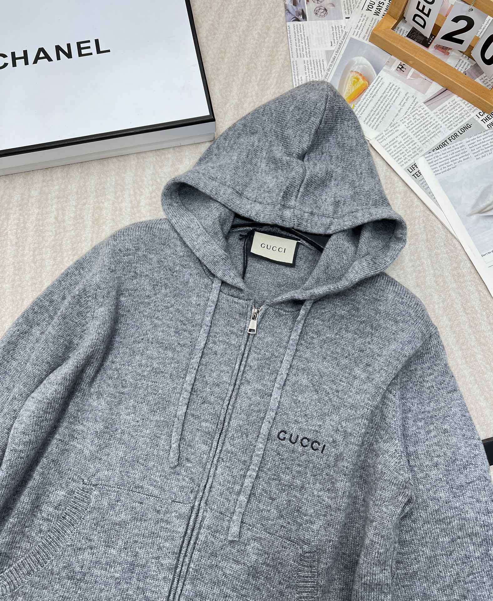 🆕2024Ss 早秋新品 GUCCI撞色刺绣字母连帽羊毛针织衫，美式学院风复古连帽毛衣！定位立刺绣字母工